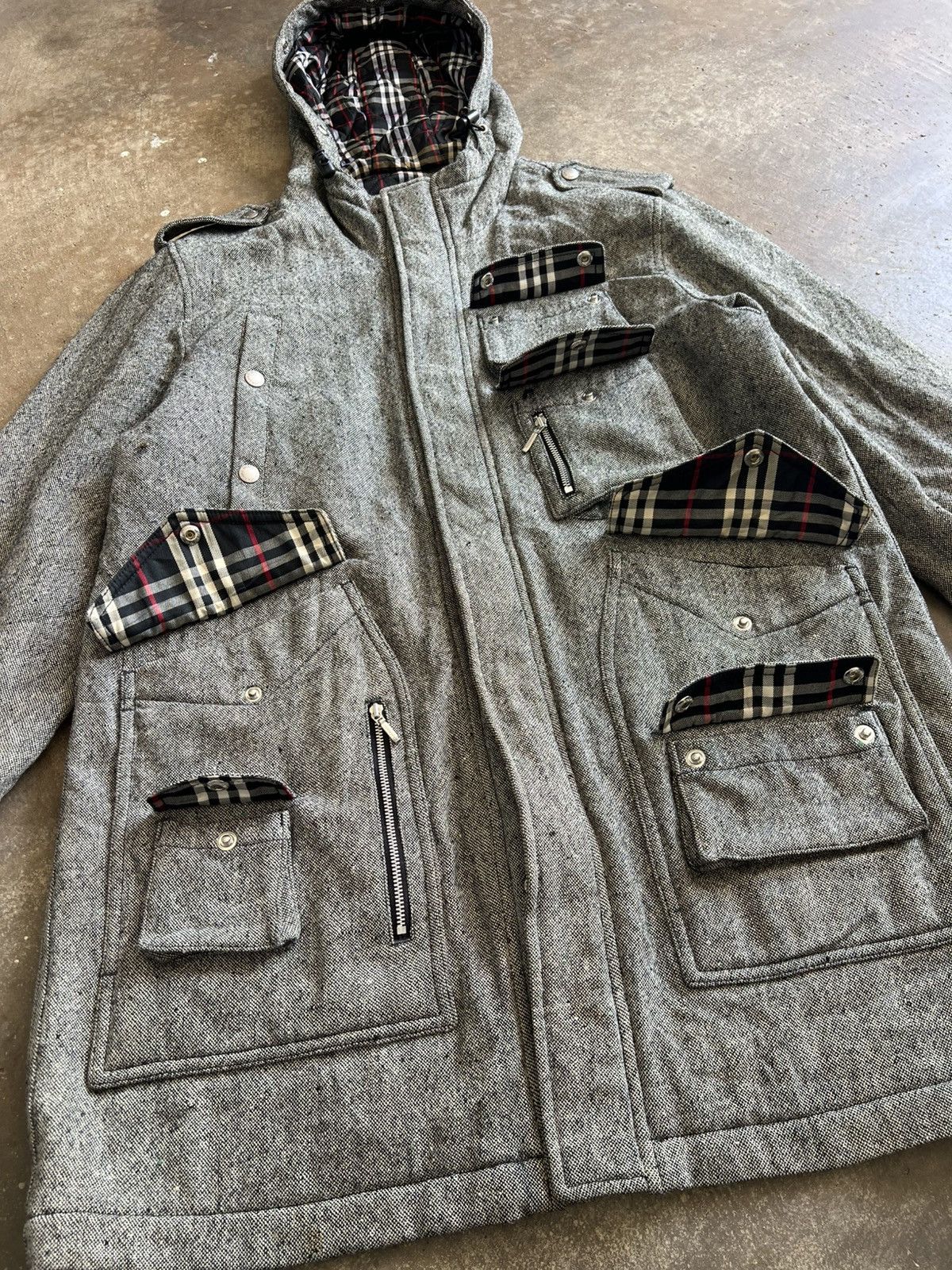 Burberry Vtg Burberry Black Label Multipocket Novacheck Hoodie Jacket Size US L / EU 52-54 / 3 - 3 Thumbnail