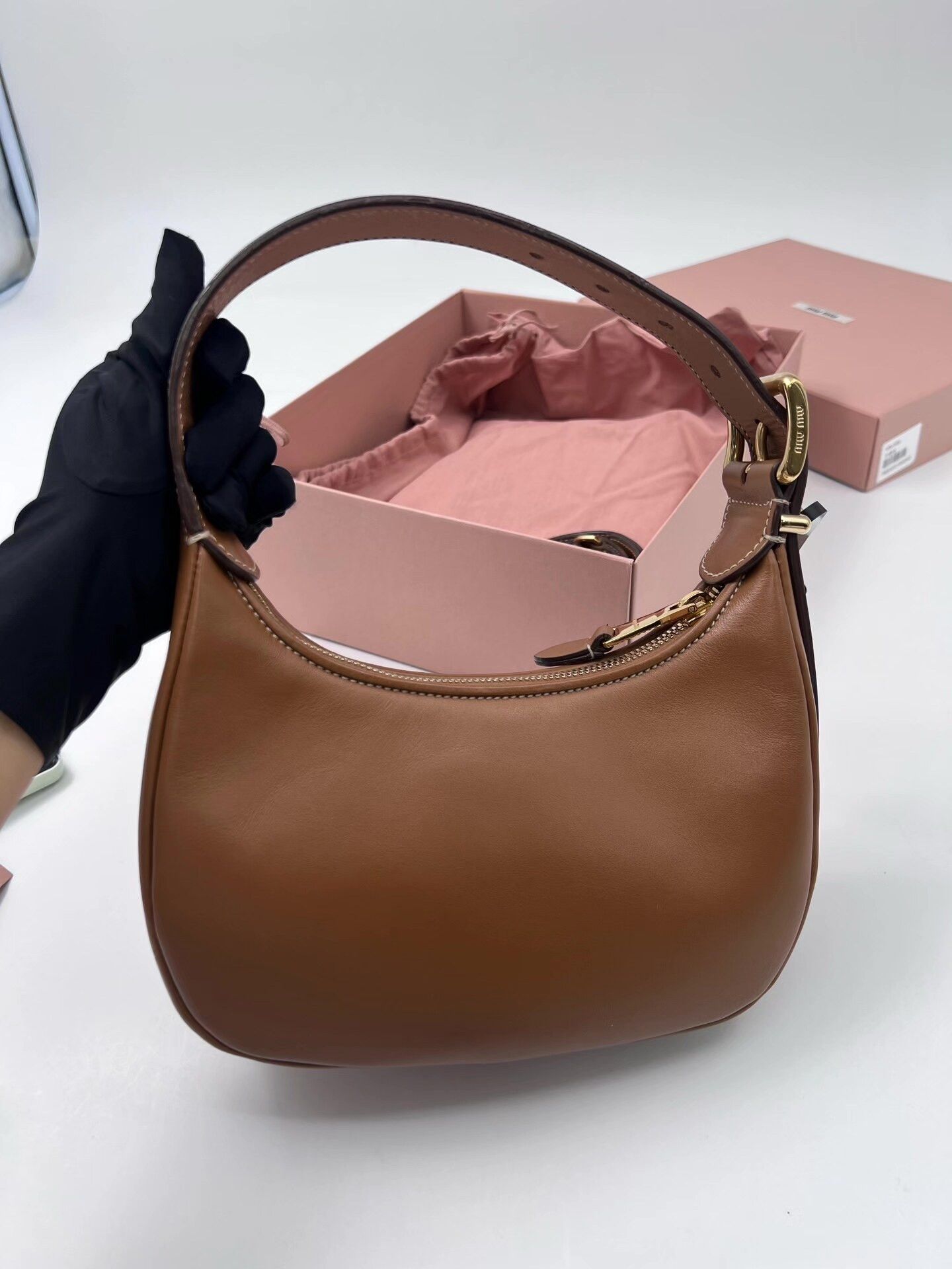 Miu Miu Miu Miu Brown Hobo Bag Size ONE SIZE - 3 Thumbnail
