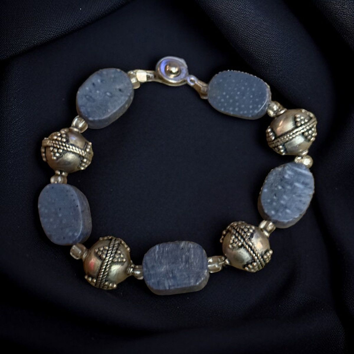 Vintage Vintage blue coral and silver bead bracelet Size ONE SIZE - 1 Thumbnail