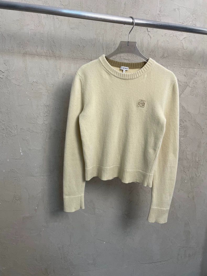 Loewe loewe Beige embroidered small logo round-neck wool sweater Size US S / EU 44-46 / 1 - 1 Thumbnail