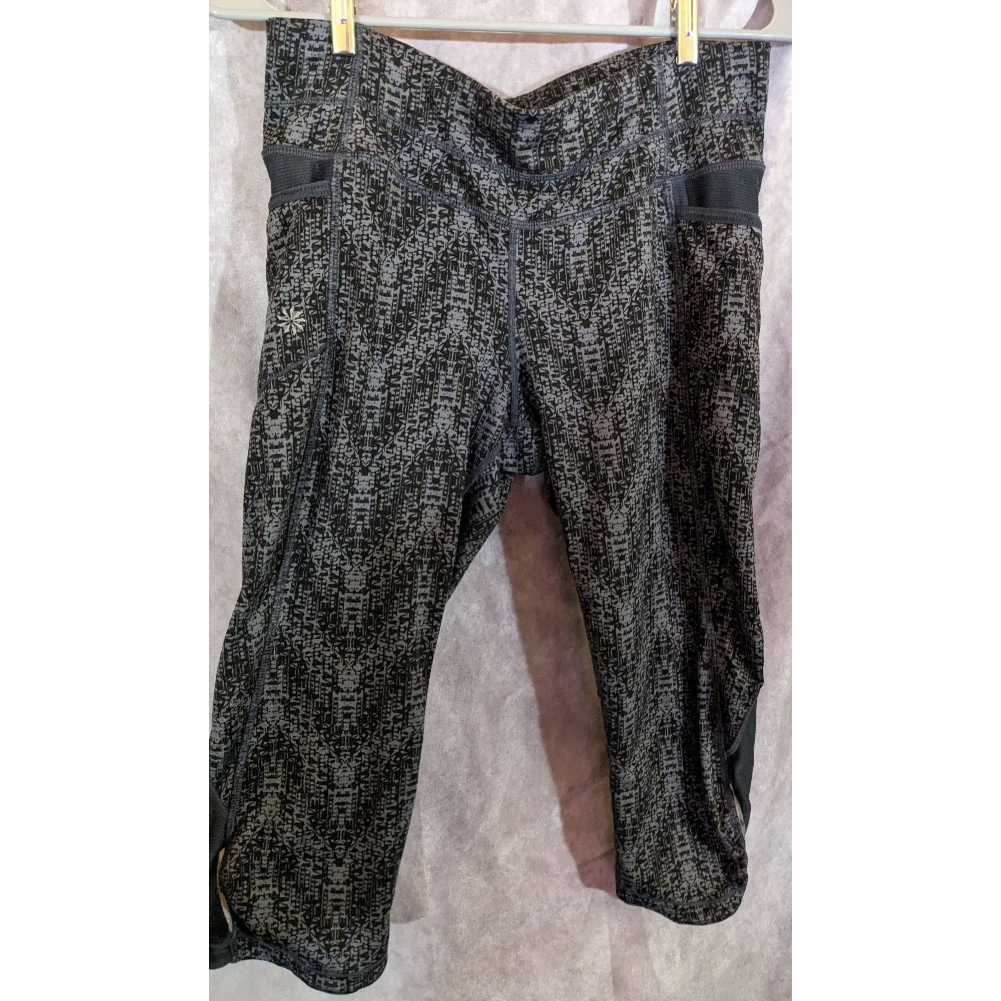 Athleta Athleta Black/Gray Textured Printed Cropped Leggings S With Size 28" / US 6 / IT 42 - 1 Thumbnail
