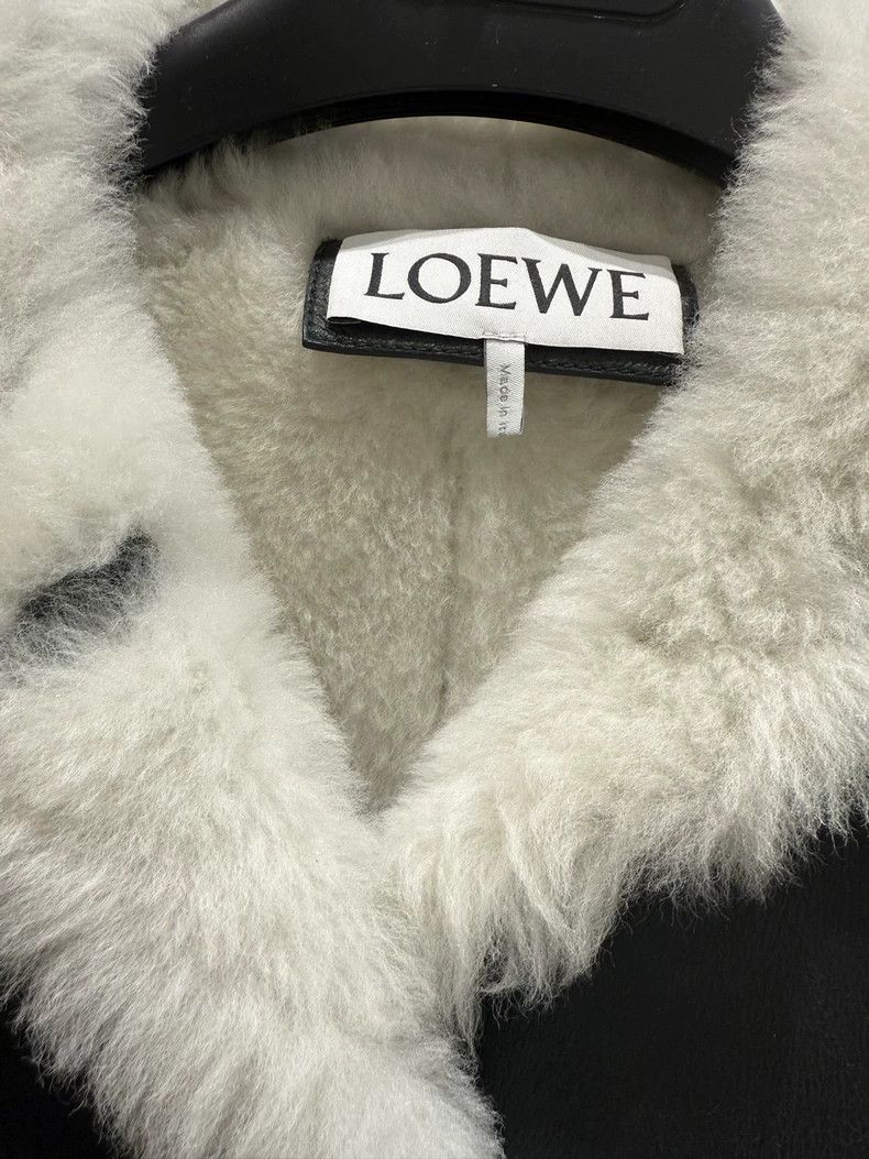 Loewe Loewe A black fur coat Size S / US 4 / IT 40 - 2 Thumbnail