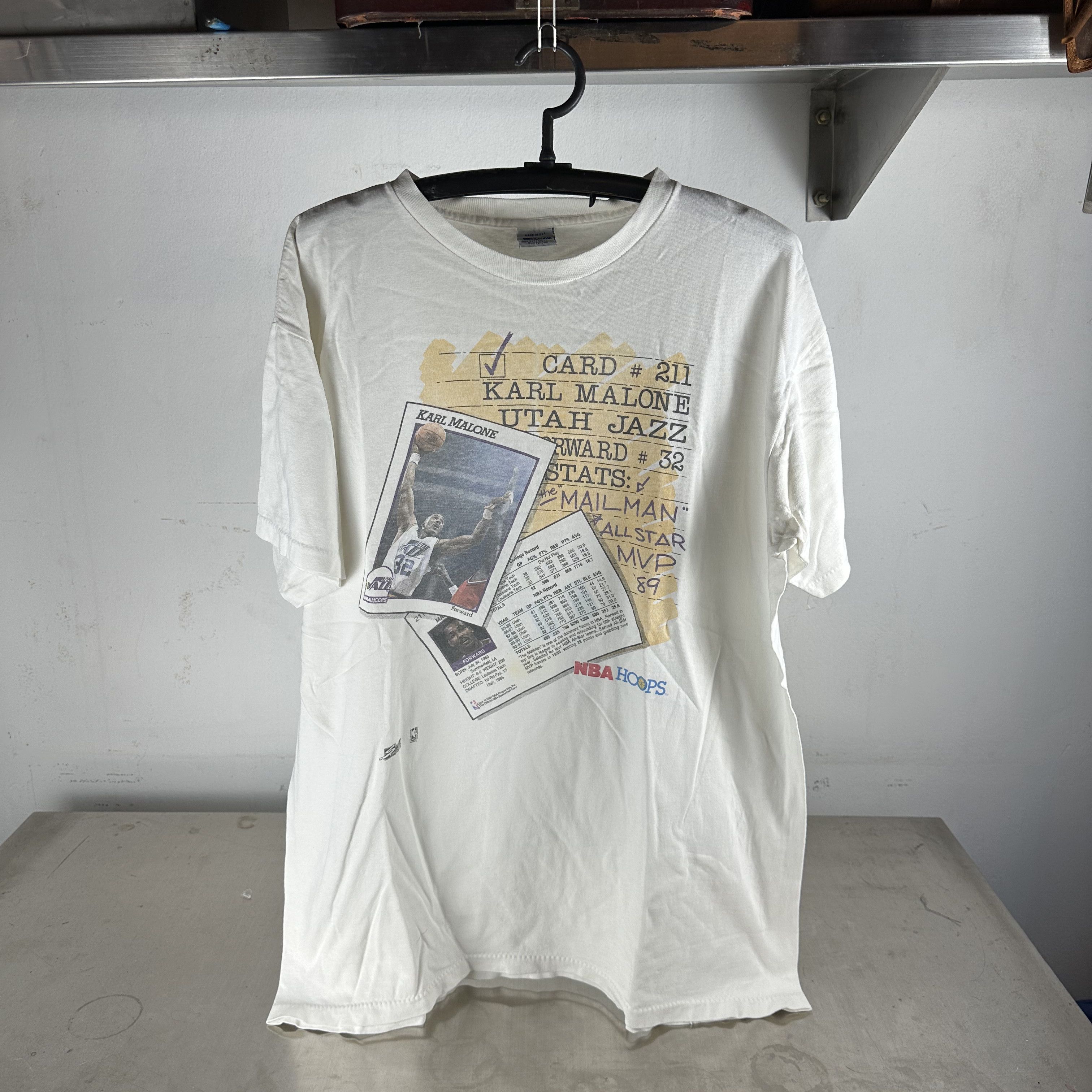 Vintage ​Vintage 1991 Karl Malone Utah Jazz NBA Salem T-Shirt Size US XL / EU 56 / 4 - 1 Thumbnail