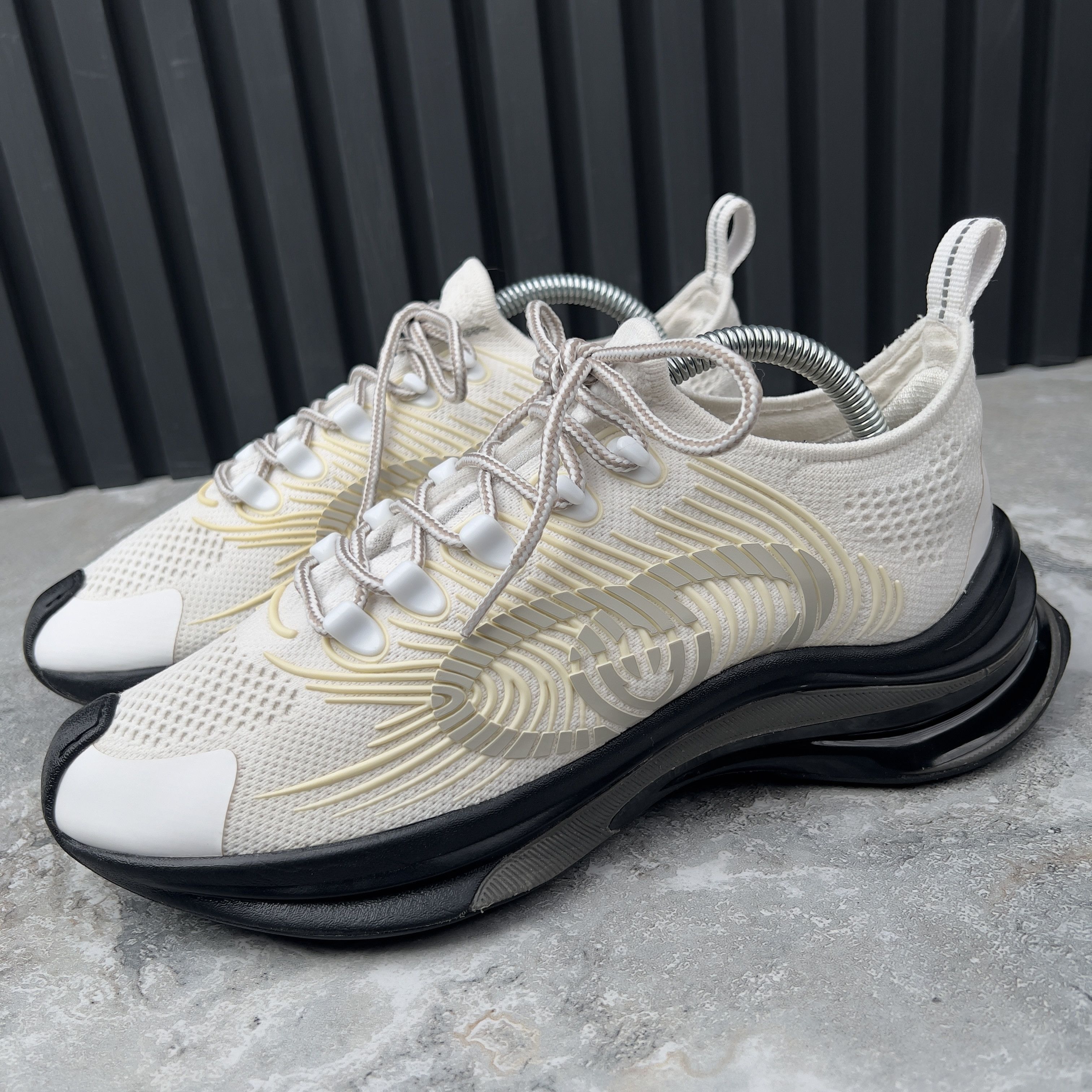 Gucci Gucci Run GG Monogram Sneakers White Yellow Fabric Size US 9 / IT 39 - 1 Thumbnail