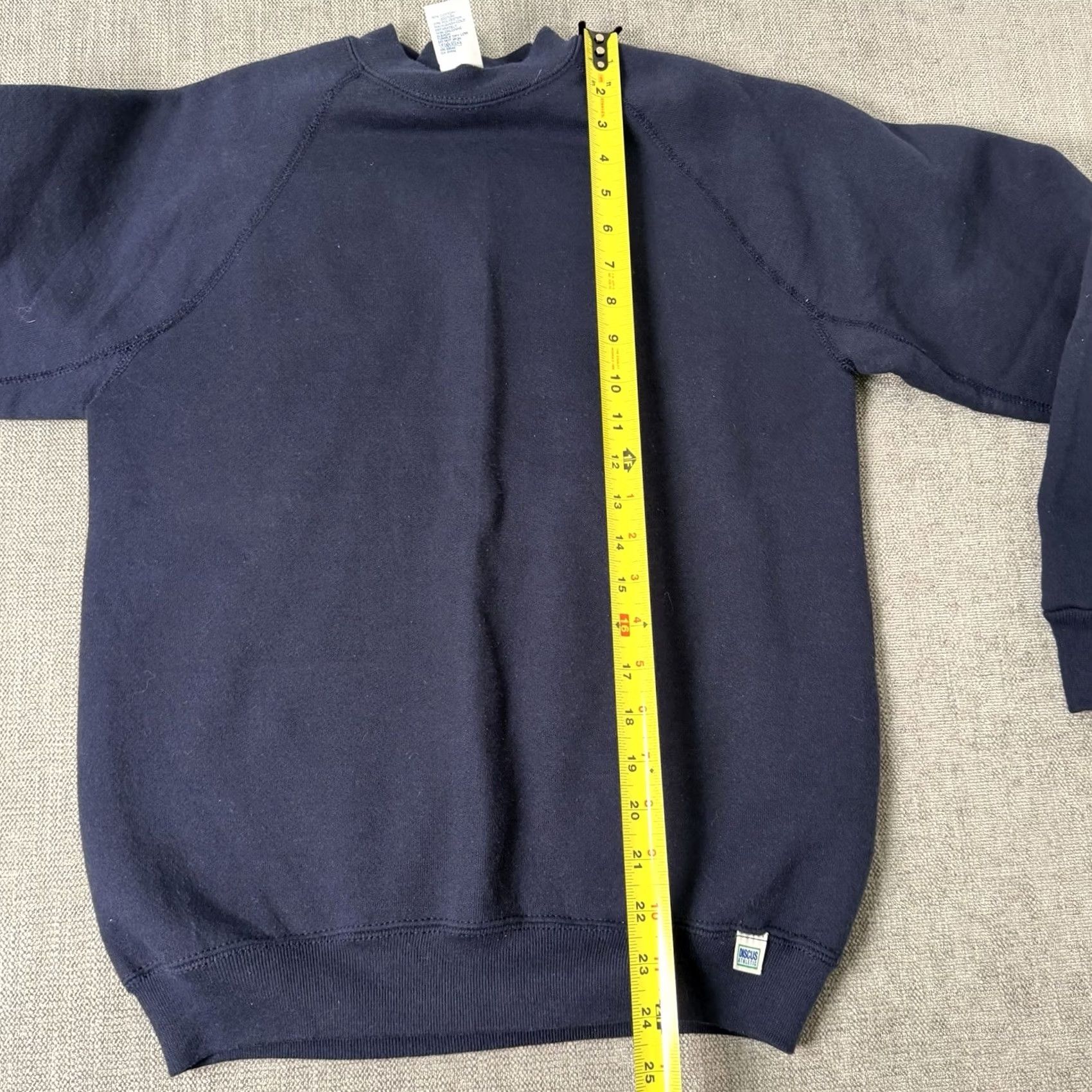 Vintage VINTAGE Discus Athletic Sweatshirt Crewneck Mens Size S Navy Blue 90s Blank Size US S / EU 44-46 / 1 - 7 Thumbnail