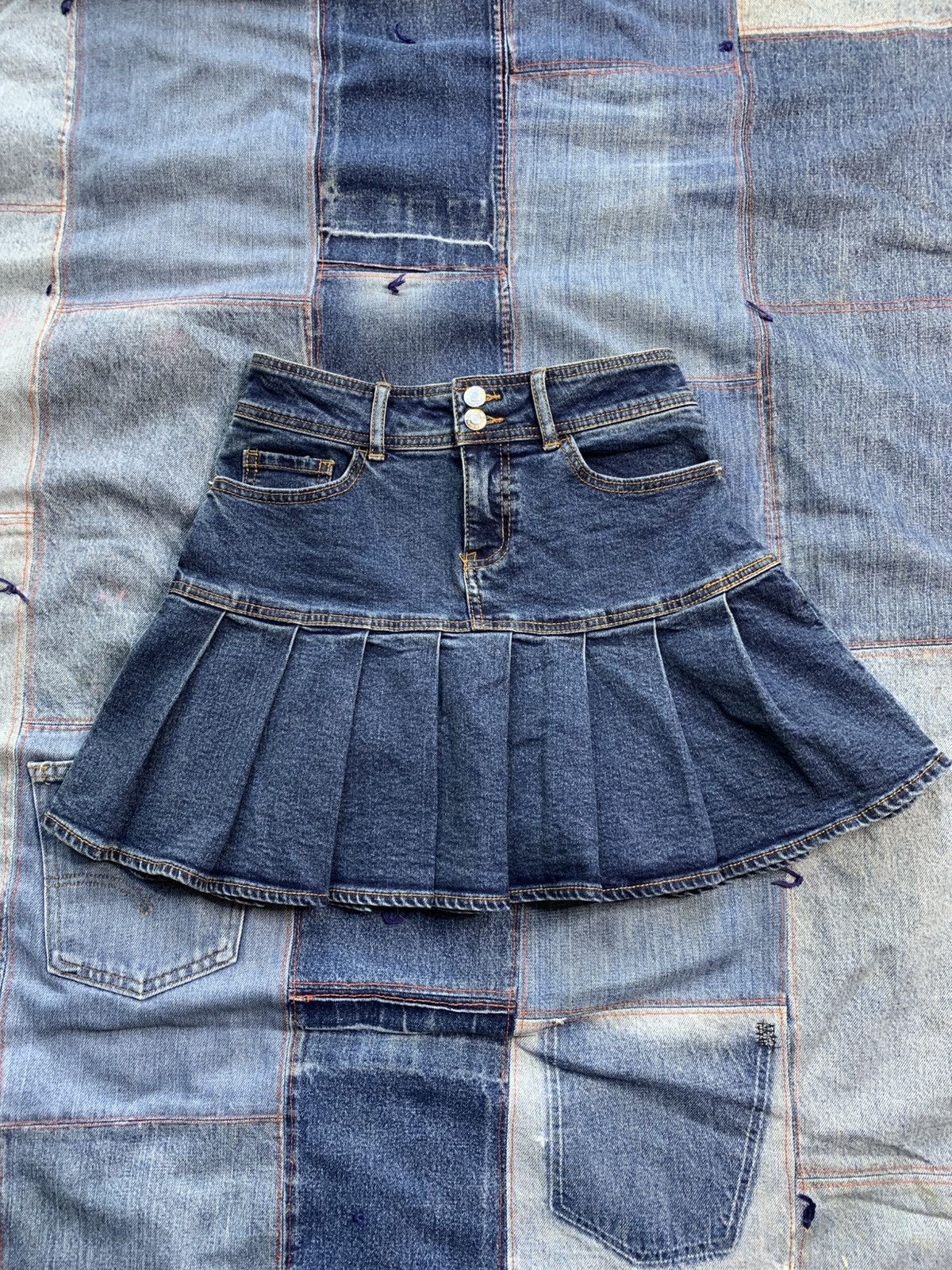 Brandy Melville × Levi's Dark Blue Denim Skirt Size 27" / US 4 / IT 40 - 1 Thumbnail