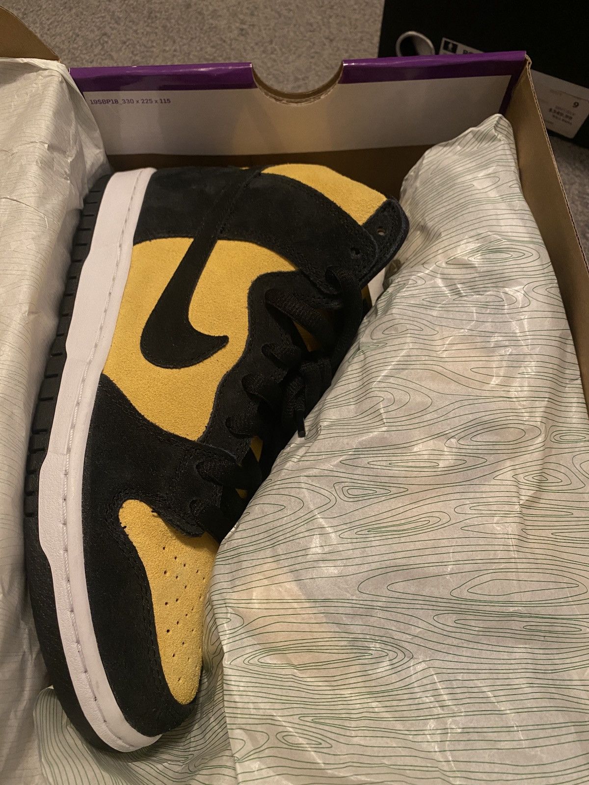 image of Nike Dunk High Reverse Goldenrod Size 9 Ds Never Worn Shoes in Black, Men's
