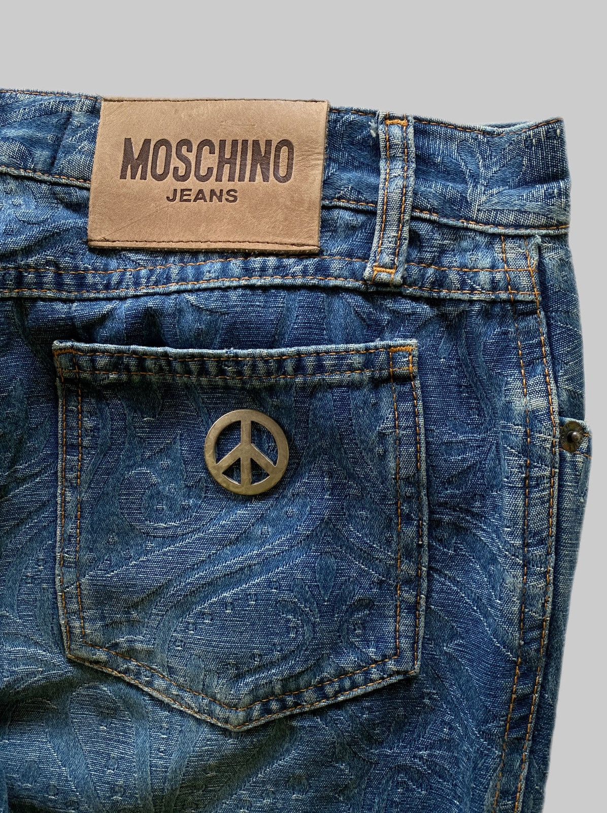 Moschino Vintage Moschino Embossed Design Jeans Size US 30 / EU 46 - 12 Thumbnail