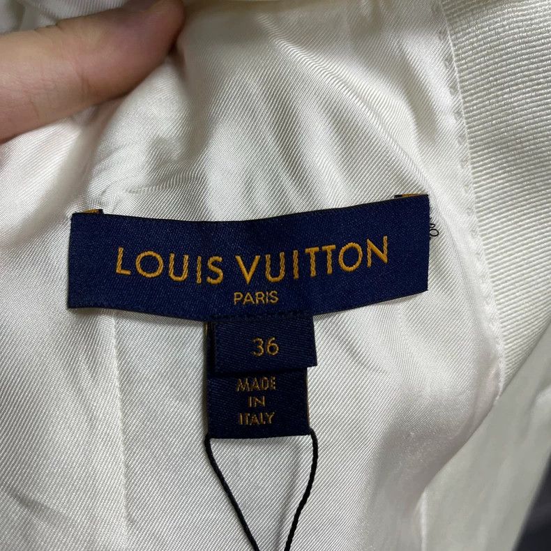 Louis Vuitton Louis Vuitton Pearl V-Neck Solid Stripe Blazer jacket 2502 Size XS / US 0-2 / IT 36-38 - 3 Thumbnail