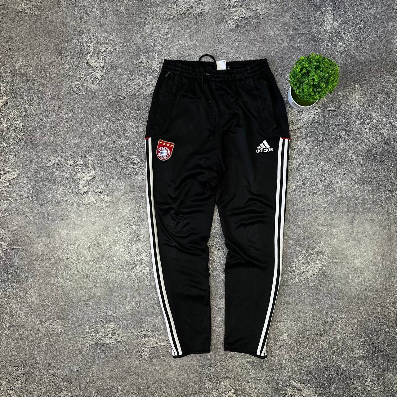 Adidas Vintage Adidas Bayern Munchen Football Soccer Track Size US 34 / EU 50 - 1 Thumbnail