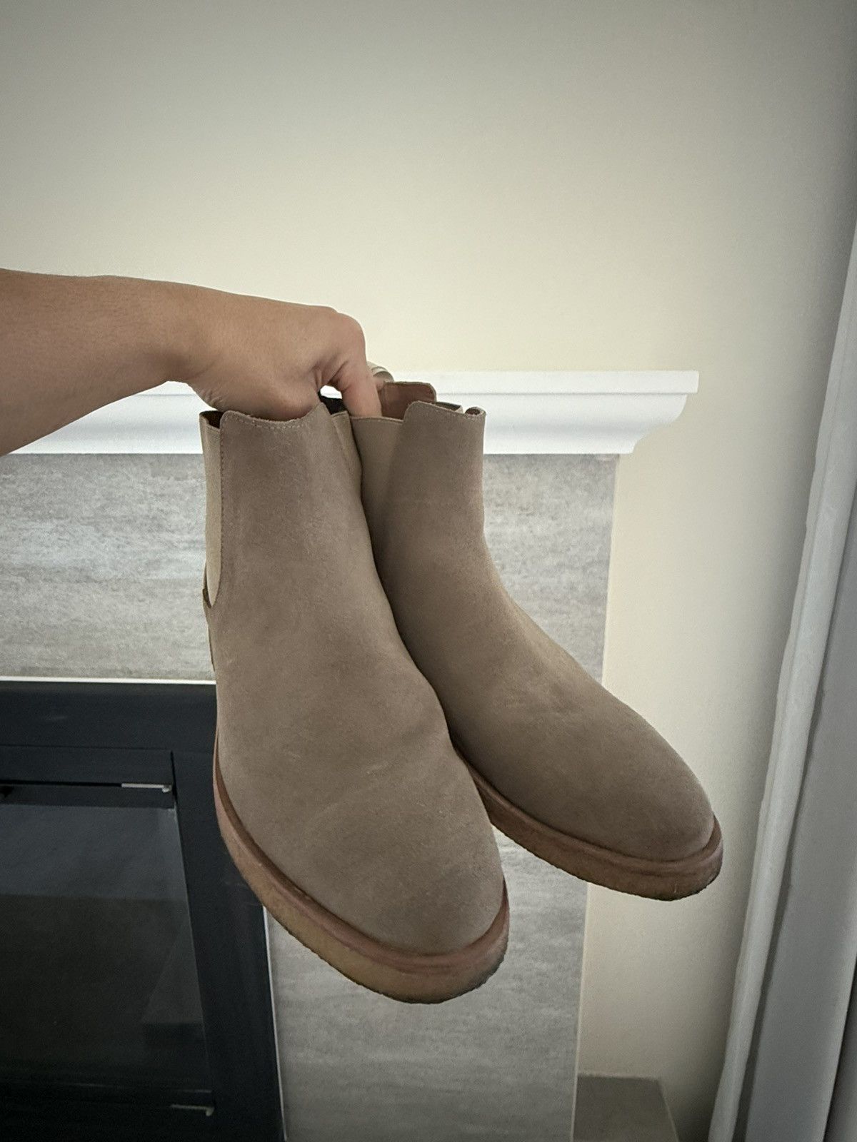 Common Projects Common Projects Chelsea Boots in Suede Taupe Size US 8 / EU 41 - 2 Thumbnail