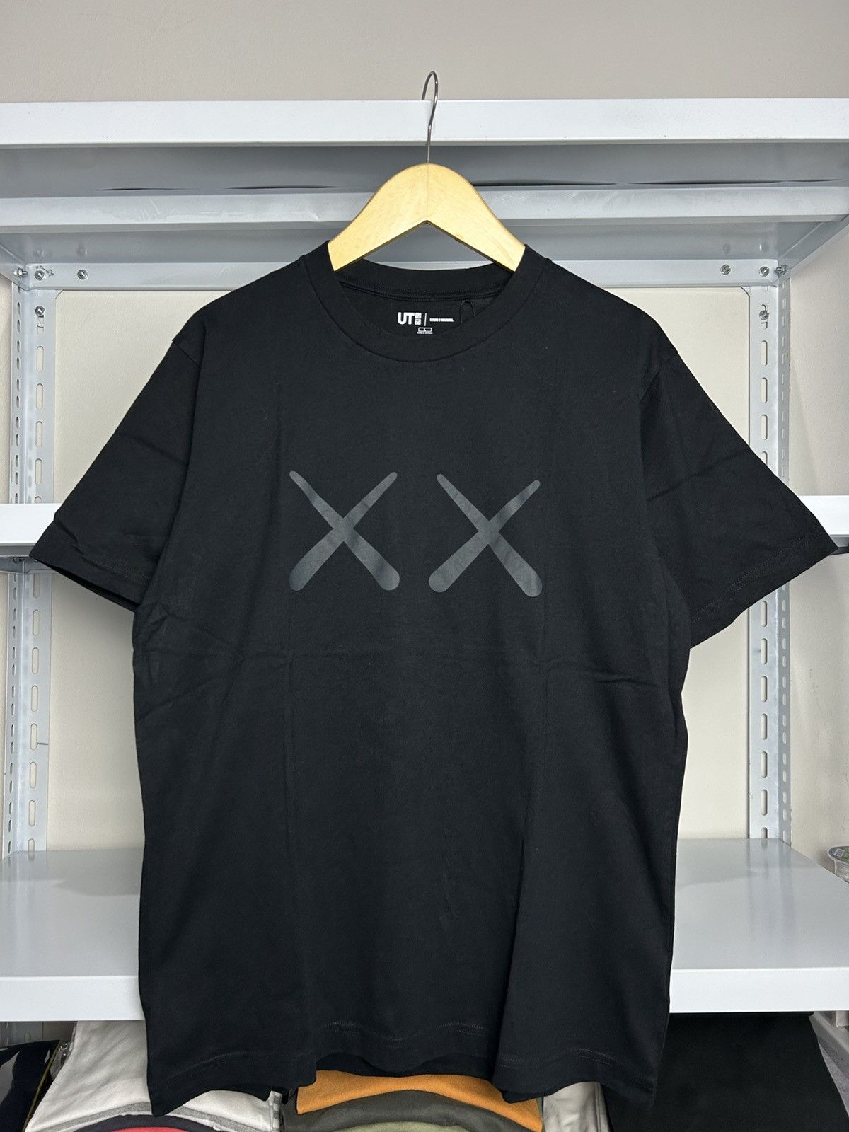 Andy Warhol × Kaws × Uniqlo UT X Kaws X Andy warhol TShirt Size US L / EU 52-54 / 3 - 2 Thumbnail