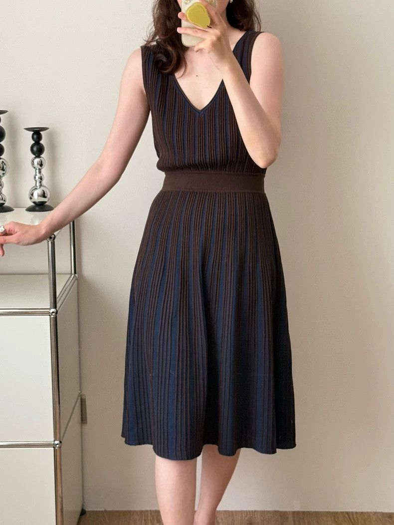 Loro Piana LORO PIANA V-neck knit stretch dress with tuck Size S / US 4 / IT 40 - 5 Thumbnail
