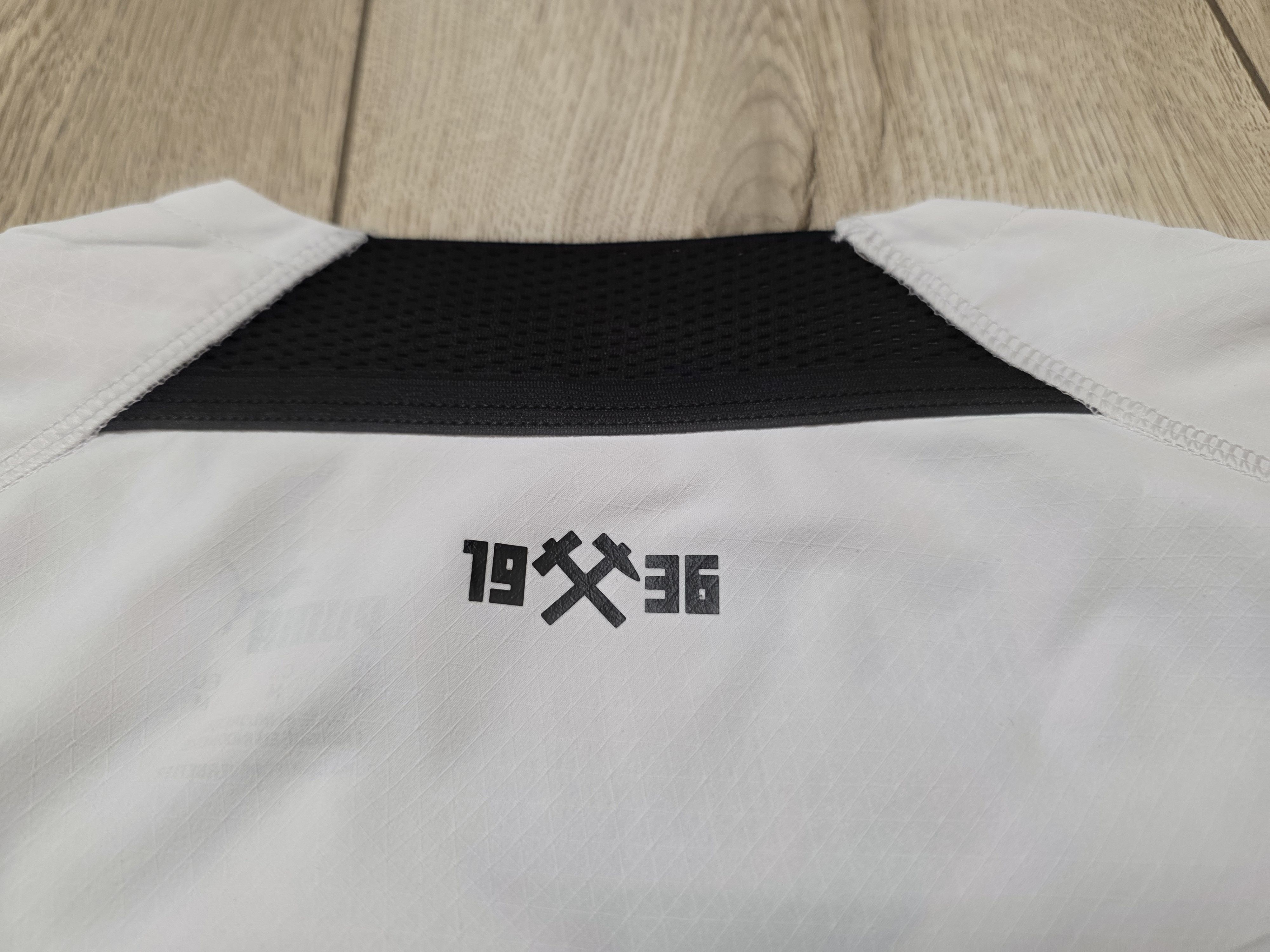 Puma SHAKHTAR DONETSK 2023 2024 THIRD FOOTBALL SOCCER JERSEY Size US M / EU 48-50 / 2 - 5 Thumbnail