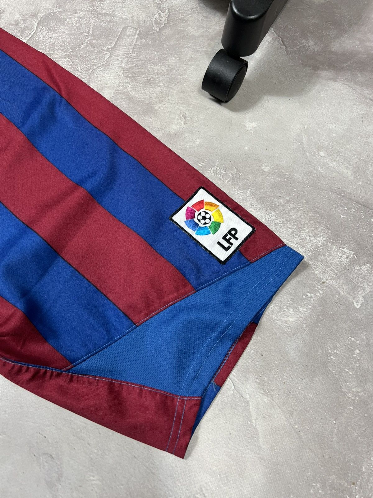 Vintage Vintage Nike Bercelona #9 Eto'O 2005-06 Soccer Jersey Size US XL / EU 56 / 4 - 3 Thumbnail