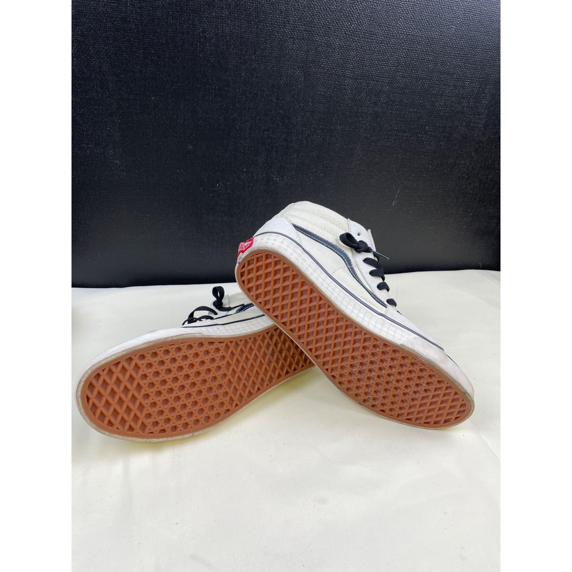 Vans Vans Unisex White Suede High top Skater Shoes/ Sneakers Size Size US 8.5 / EU 41-42 - 8 Thumbnail