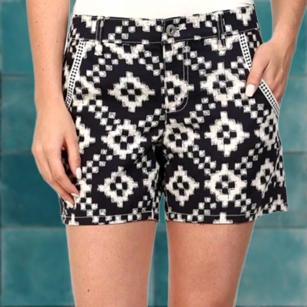 Vince Camuto Keywords: Uses the most relevant ("Two by Vince Camuto," "Navy White Ikat Linen Blend," "Summer Shorts") Size 24" / US 00 / IT 34 - 1 Thumbnail