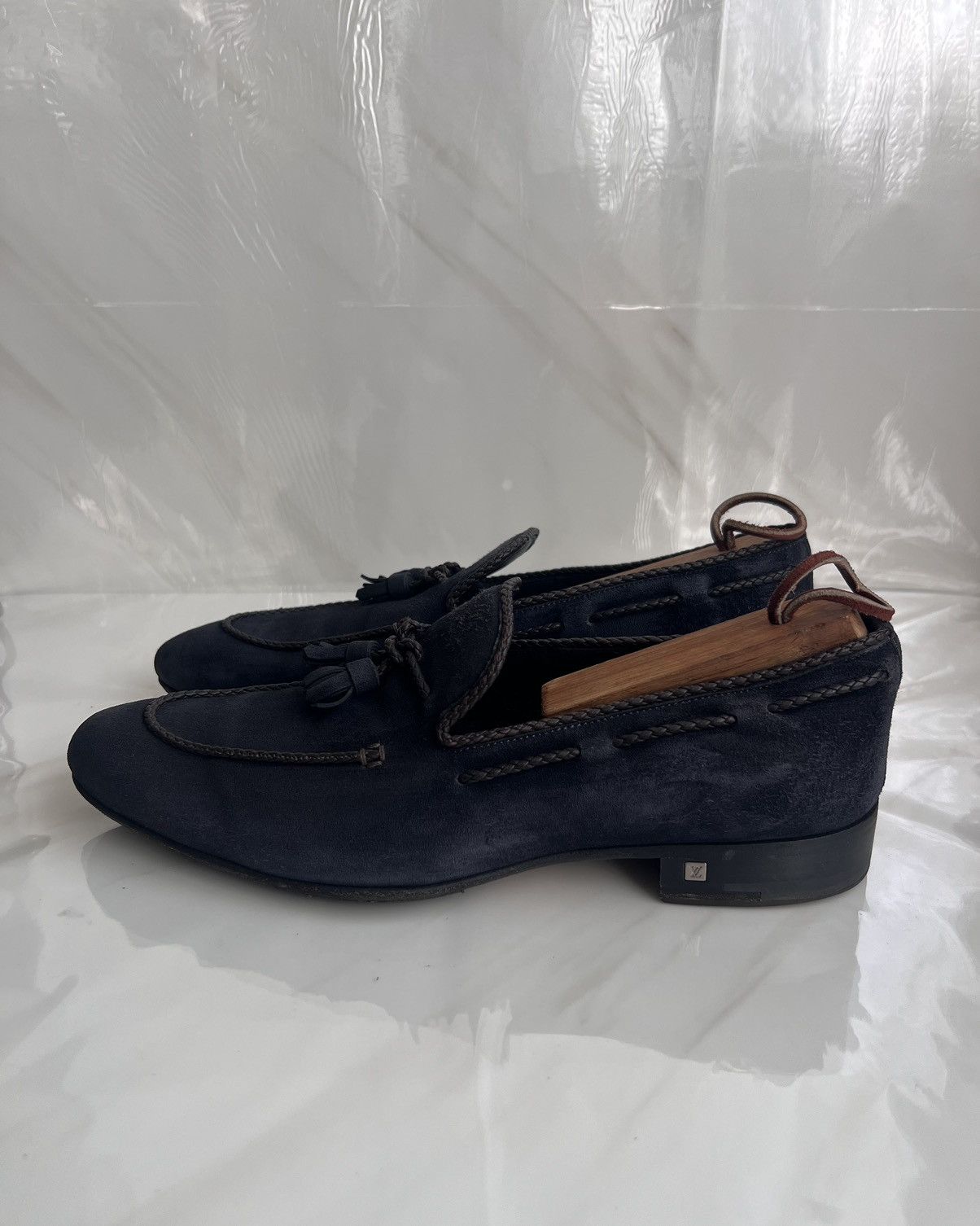 Louis Vuitton Louis Vuitton Men’s Tassel Blue Suede loafers Size US 7 / EU 40 - 5 Thumbnail