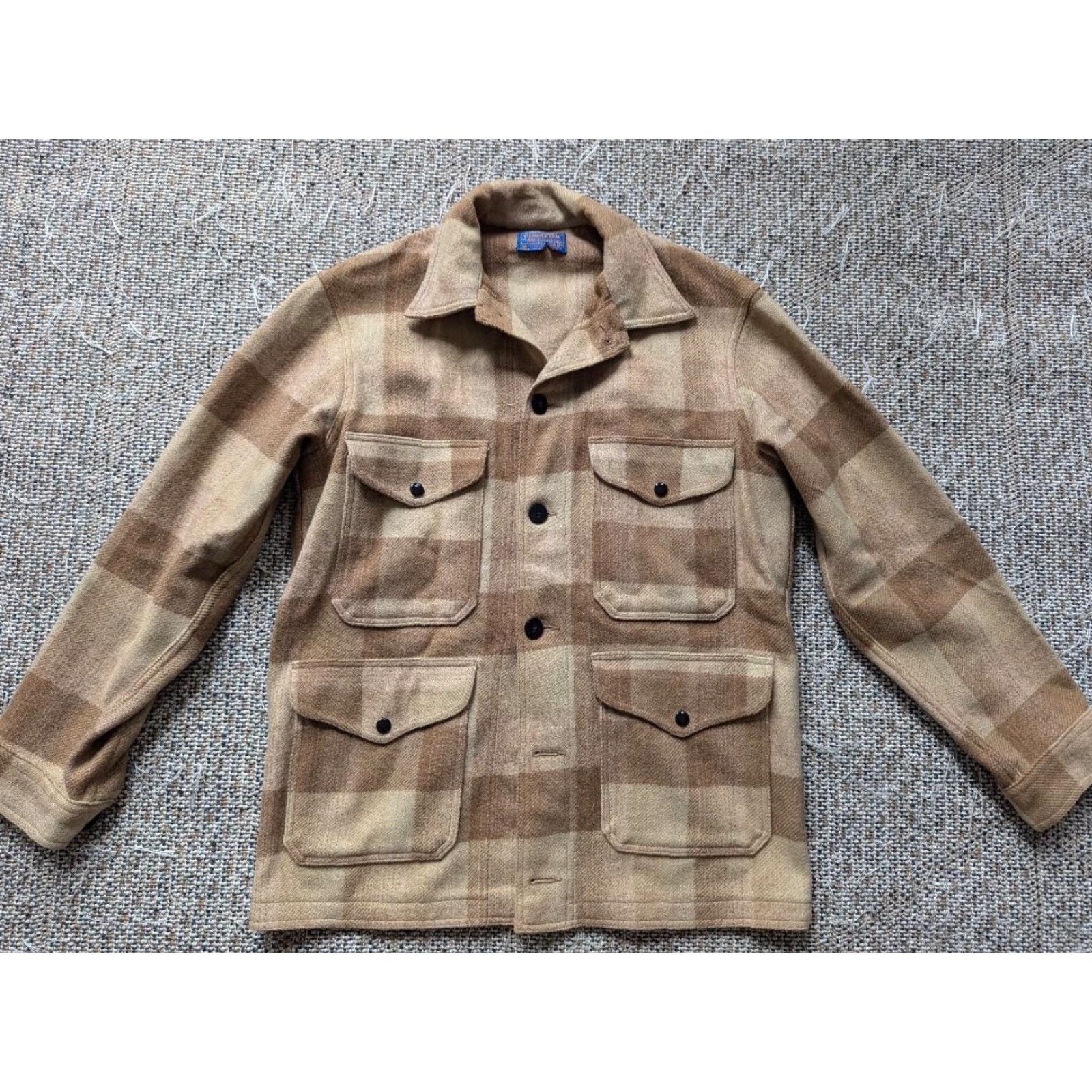 VINTAGE Pendleton Jacket Coat Men M Pendleton Plaid Brown Wool 42 Chest 31 Front Length 23 Seams 19 Shoulders 24.5 Arm Mens Bag?