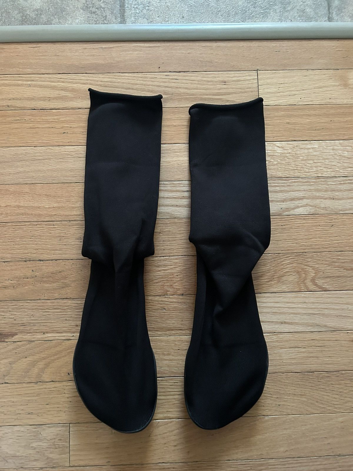 Yeezy Yeezy Black Pods size 3 new never worn. 11-13 mens Size US 11 / EU 44 - 3 Thumbnail