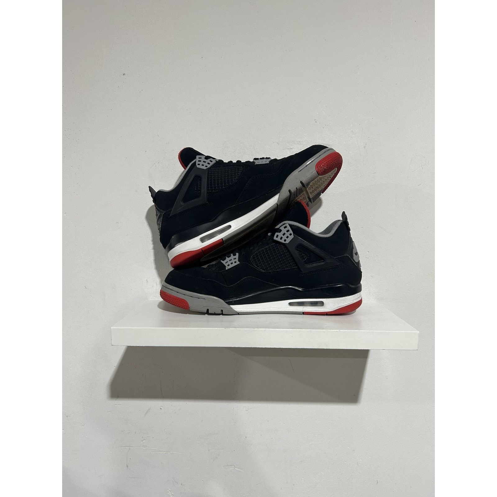 Jordan Brand NIKE JORDAN 4 BRED 2019 SIZE 12 PREOWNED Size US 12 / EU 45 - 2 Thumbnail