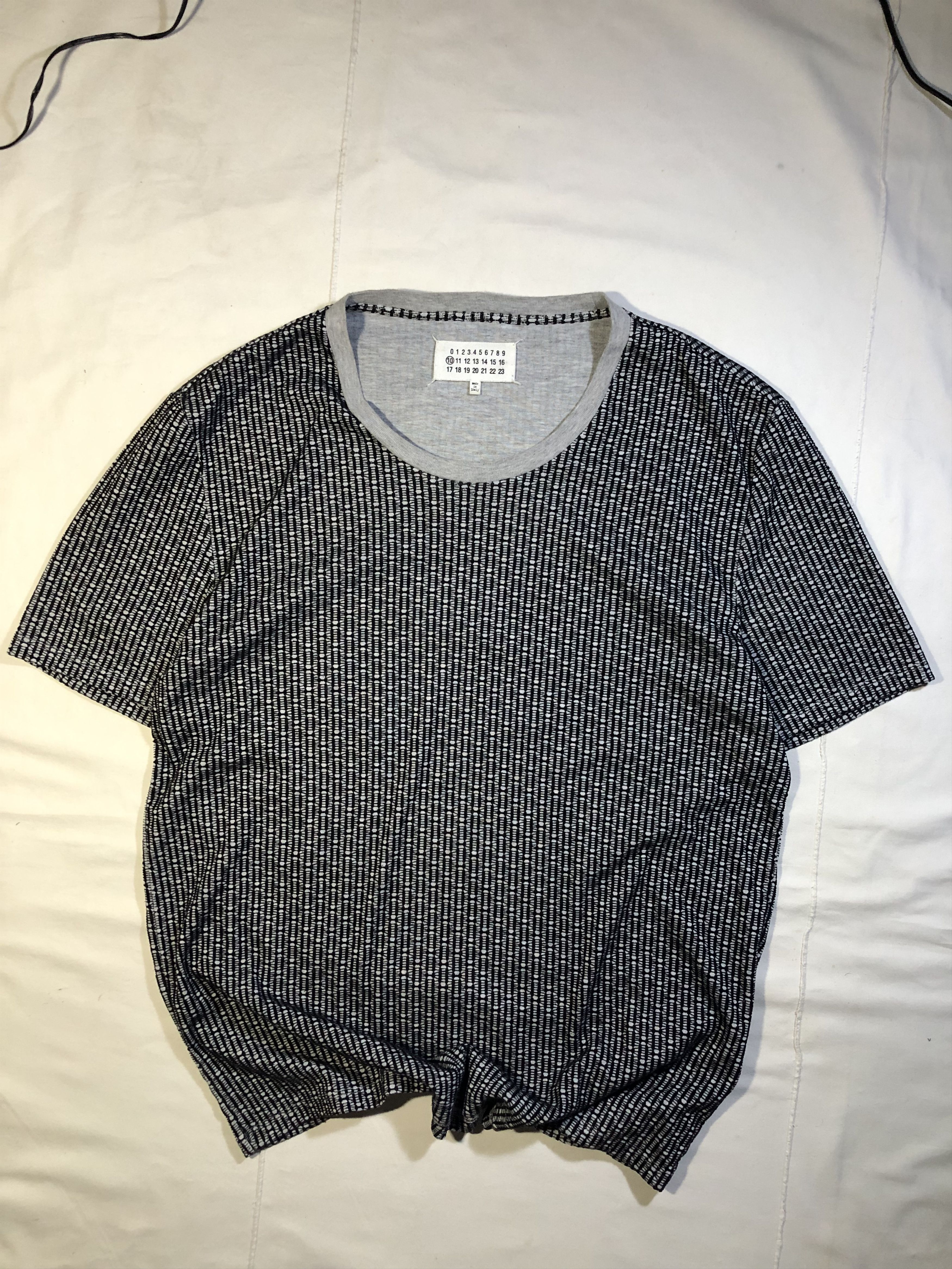 Maison Margiela MAISON MARGIELA x LUXURY x T-SHIRT Size US L / EU 52-54 / 3 - 1 Thumbnail