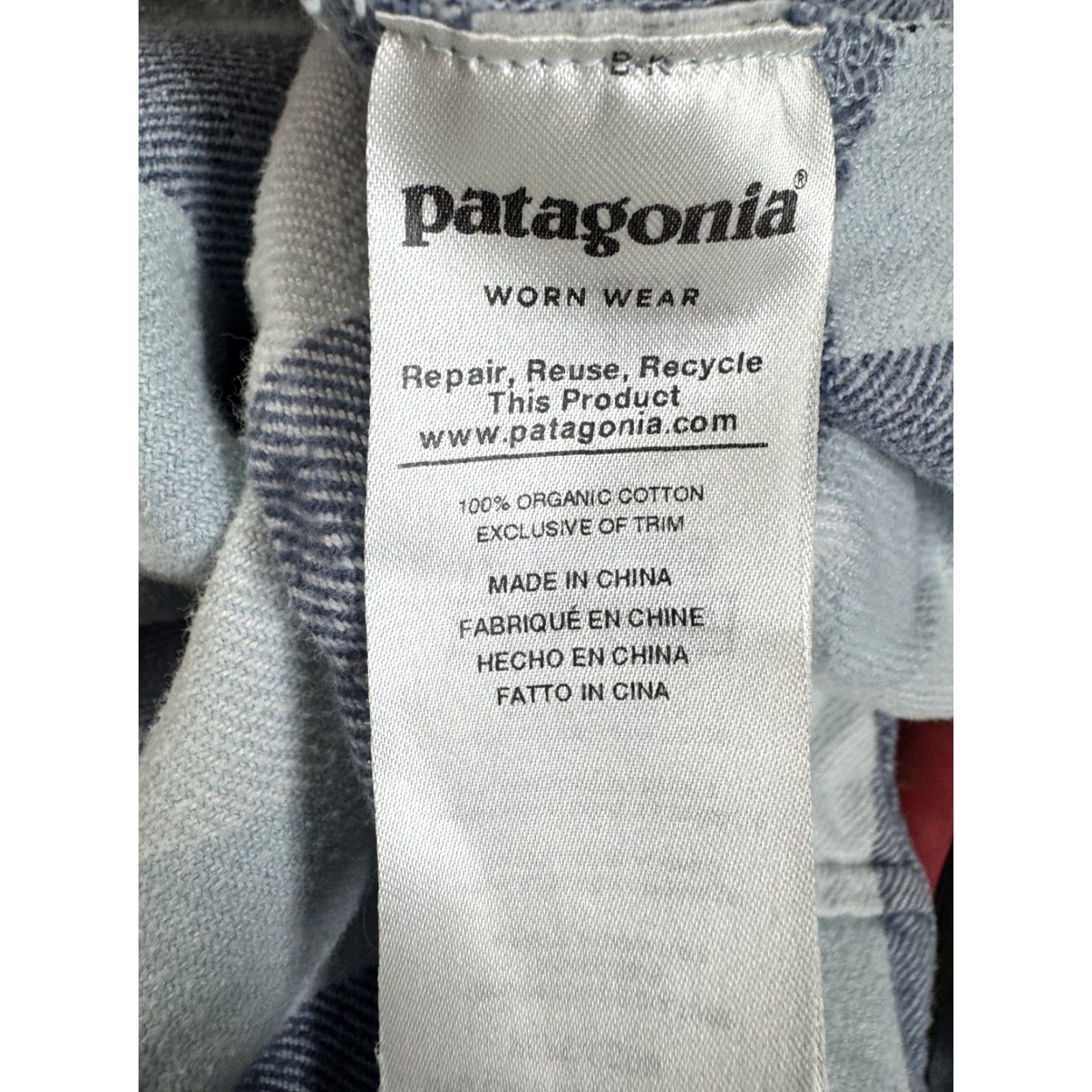 Patagonia VINTAGE Patagonia Women's XL Blue Plaid Organic Cotton Flannel Button-Down Shirt Size XL / US 12-14 / IT 48-50 - 4 Thumbnail