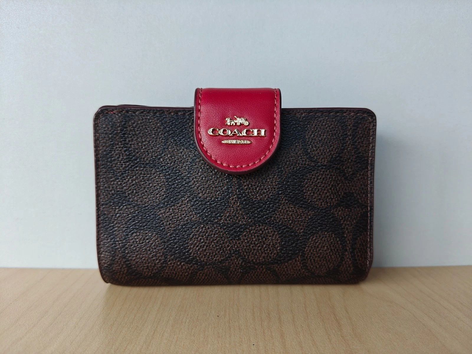 Coach Coach Medium Corner Zip Wallet In Signature T/1007 Size ONE SIZE - 1 Thumbnail