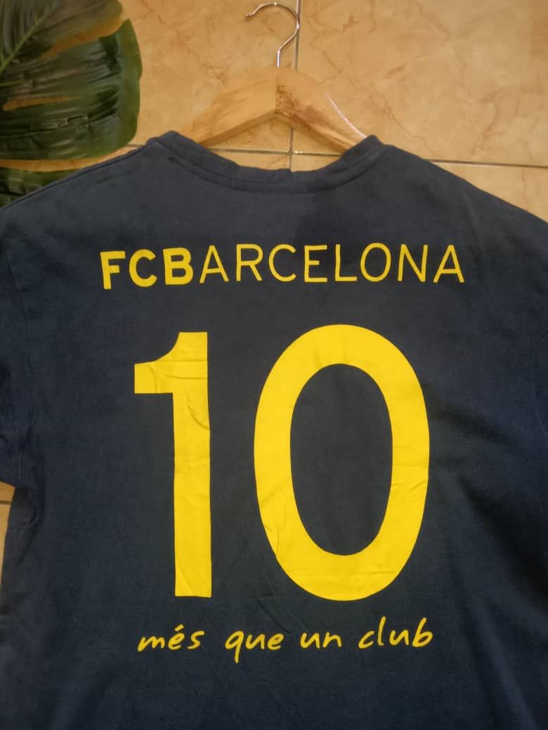 Vintage FC Barcelona Soccer Y2K Messi mes que un club Size US L / EU 52-54 / 3 - 3 Thumbnail