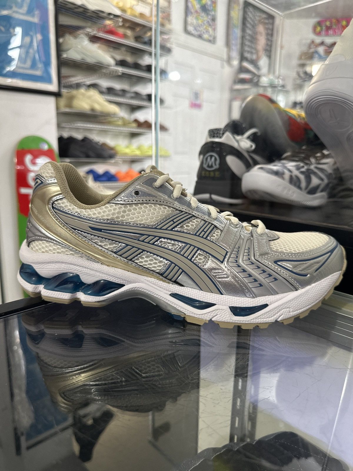 Asics ASICS Gel-Kayano 14 Size US 9 / EU 42 - 2 Thumbnail