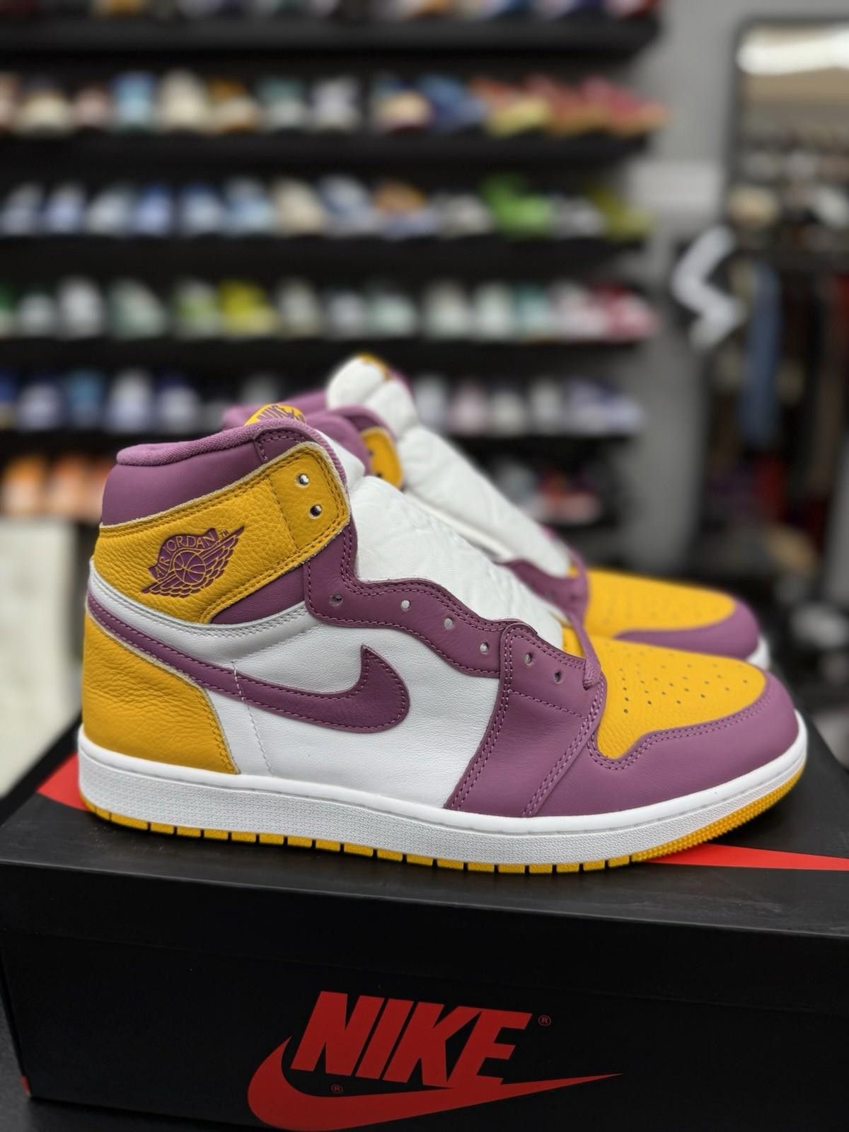 Jordan Brand Jordan 1 Retro High OG Brotherhood 2022 Size 13 BRAND NEW Size US 13 / EU 46 - 1 Thumbnail