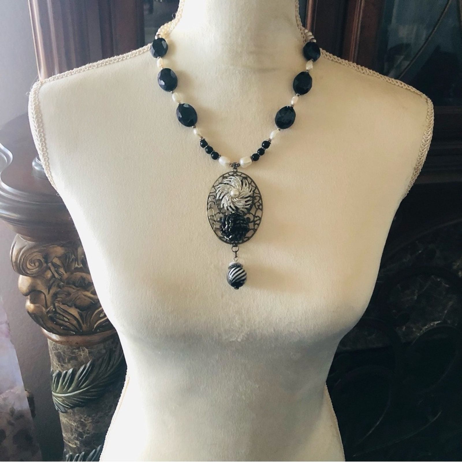 Handmade Handcrafted repurpose freshwater pearl black onyx necklace Size ONE SIZE - 5 Thumbnail
