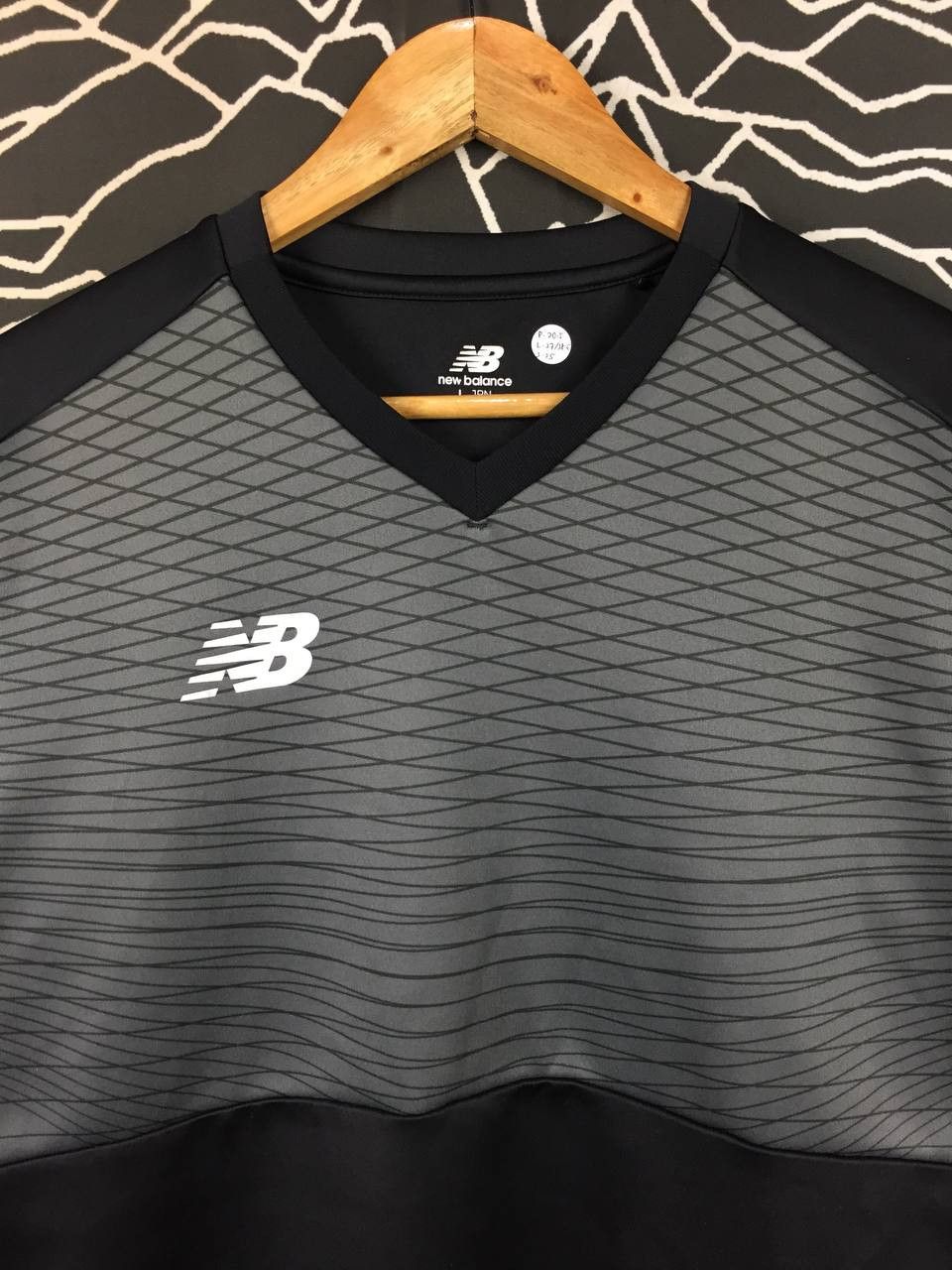 New Balance New Balance Geometric Paneled V-Neck Long Sleeve Jersey Size US L / EU 52-54 / 3 - 3 Thumbnail
