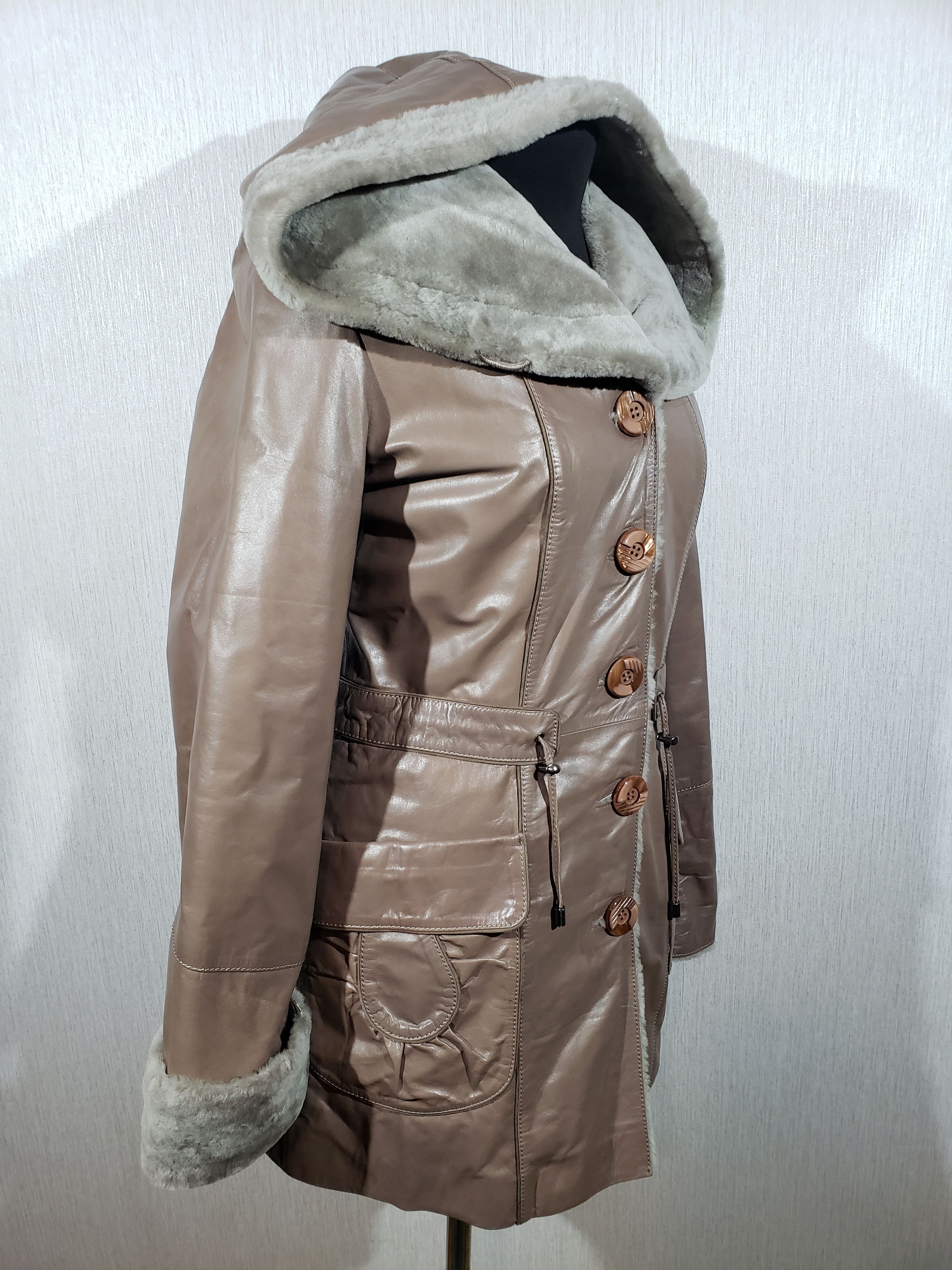 Other Wonderful women's warm fur jacket with a hood. Size M / US 6-8 / IT 42-44 - 4 Thumbnail