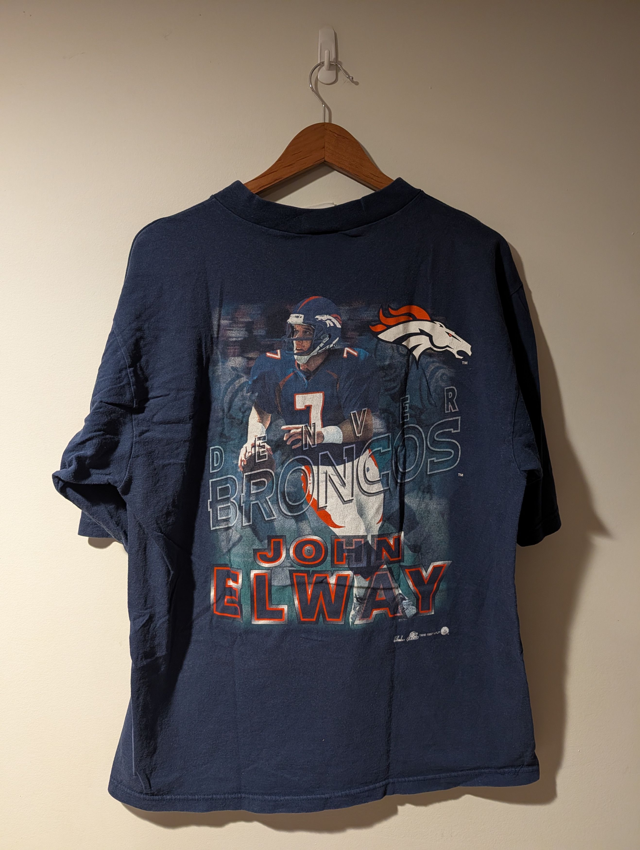 NFL Vtg John Elway Denver Broncos NFL Big Graphic T-Shirt Navy Size US L / EU 52-54 / 3 - 1 Thumbnail