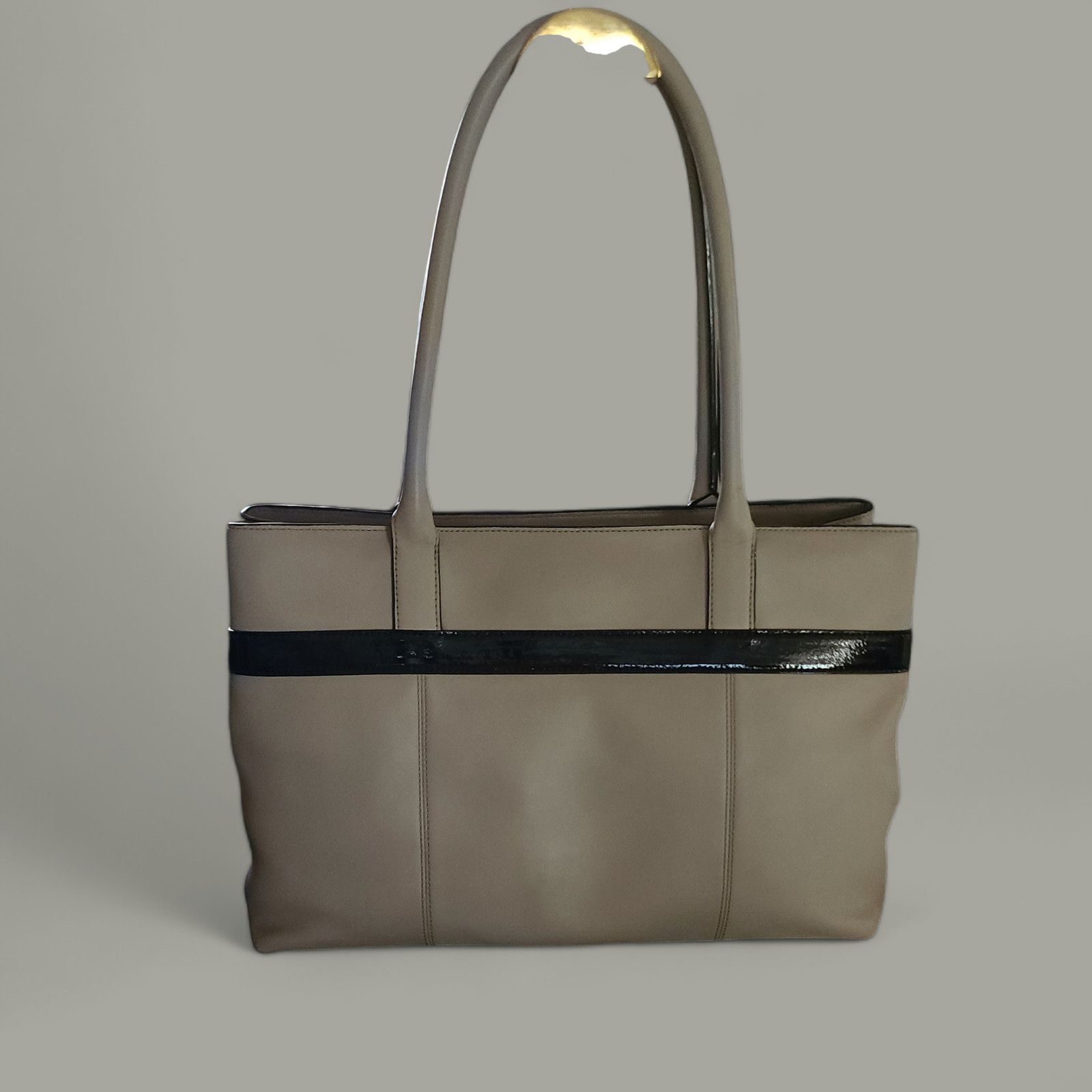 Kate Spade Kate Spade soft tan leather patent leather black bow bag. Size ONE SIZE - 2 Thumbnail