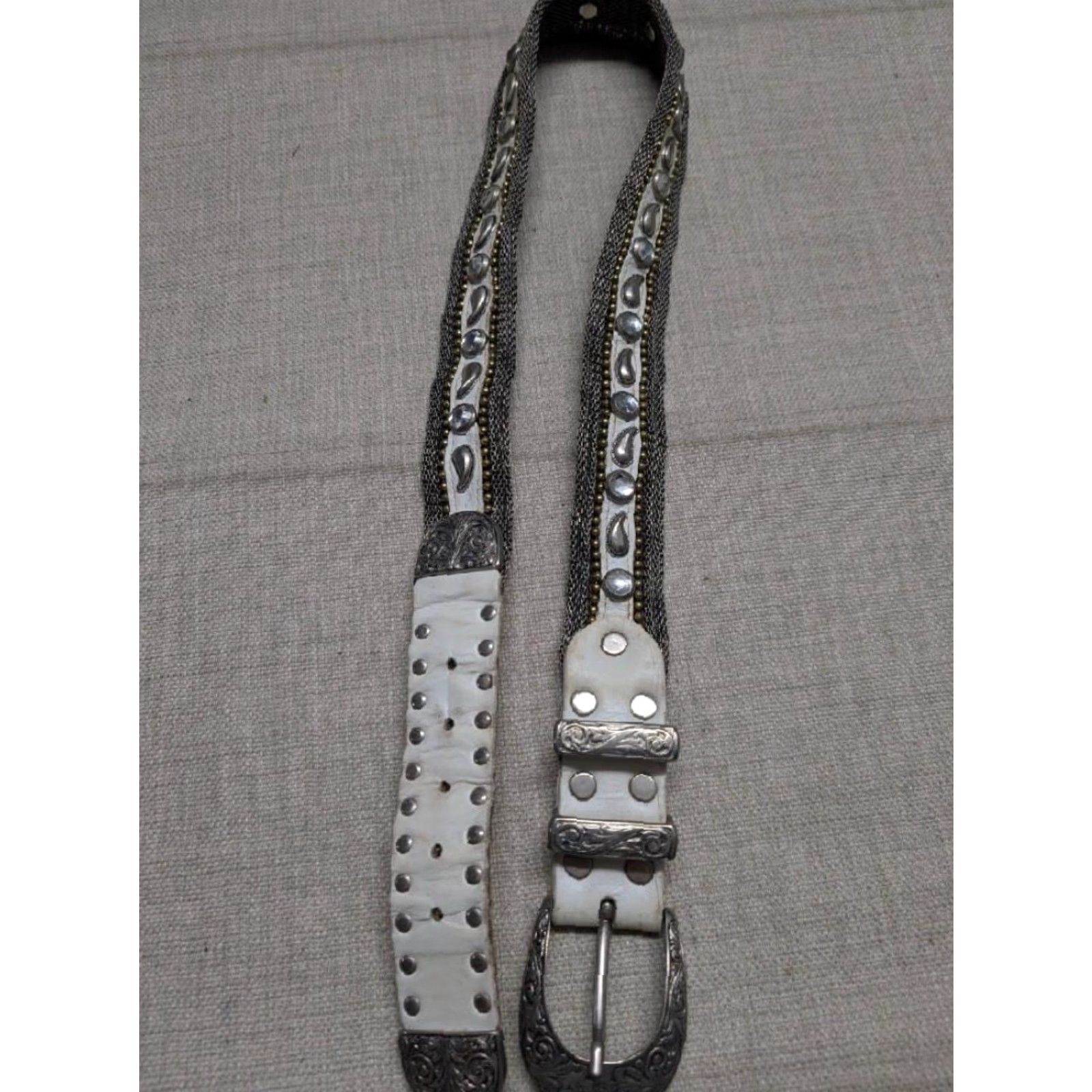 Vintage VINTAGE belt western studded white leather 30 size 30 silver Size 30 - 2 Thumbnail