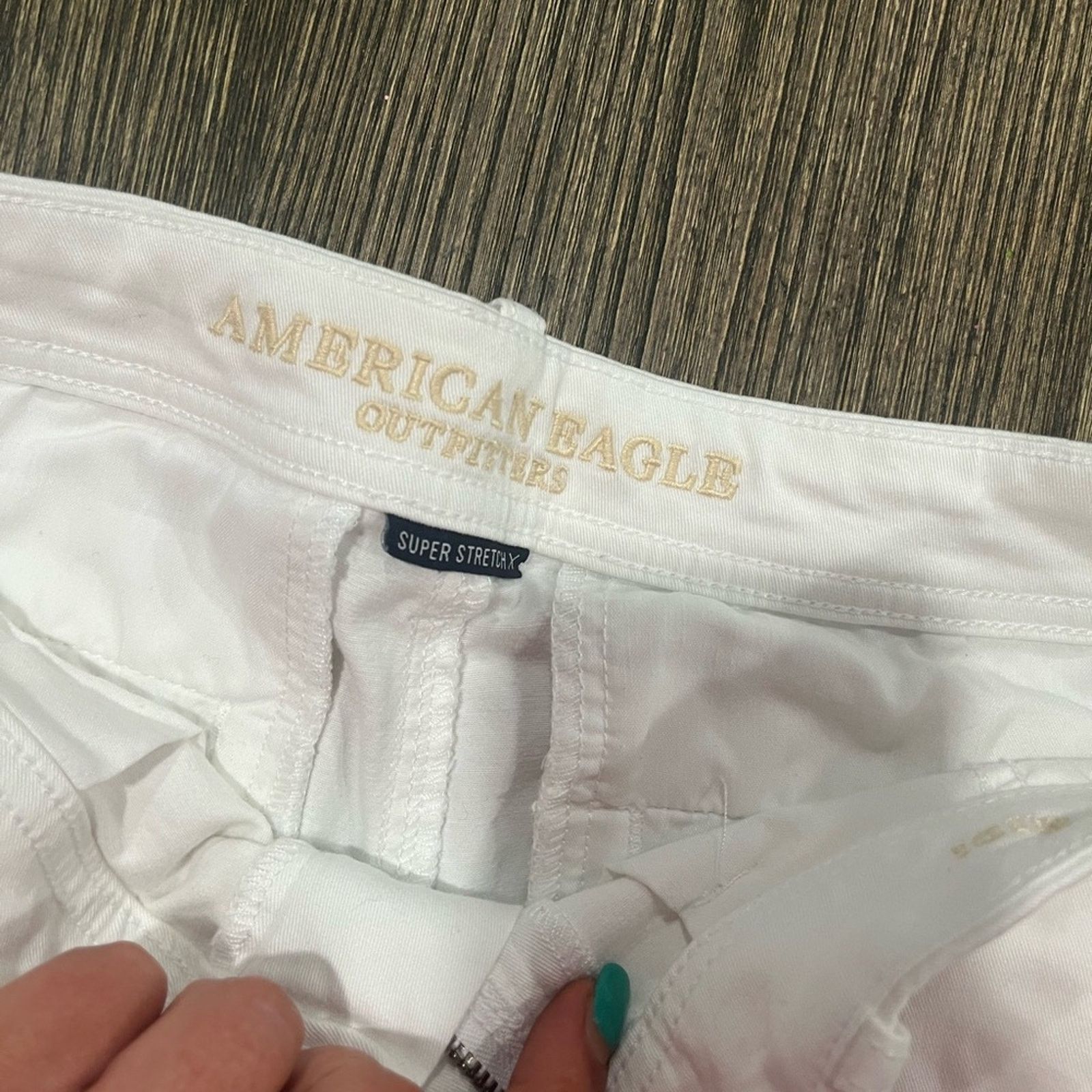 American Eagle Outfitters American Eagle Outfitters Midi Shorts Mid-Rise White Size 4 Size 27" / US 4 / IT 40 - 5 Thumbnail