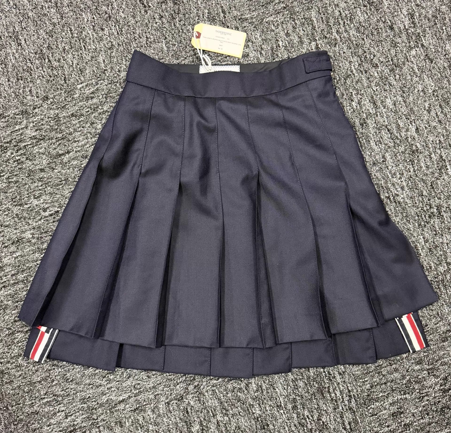 Thom Browne Thom Browne Women's Navy Gold-Button Pleated Mini Skirt Size 26" / US 2 / IT 38 - 3 Thumbnail
