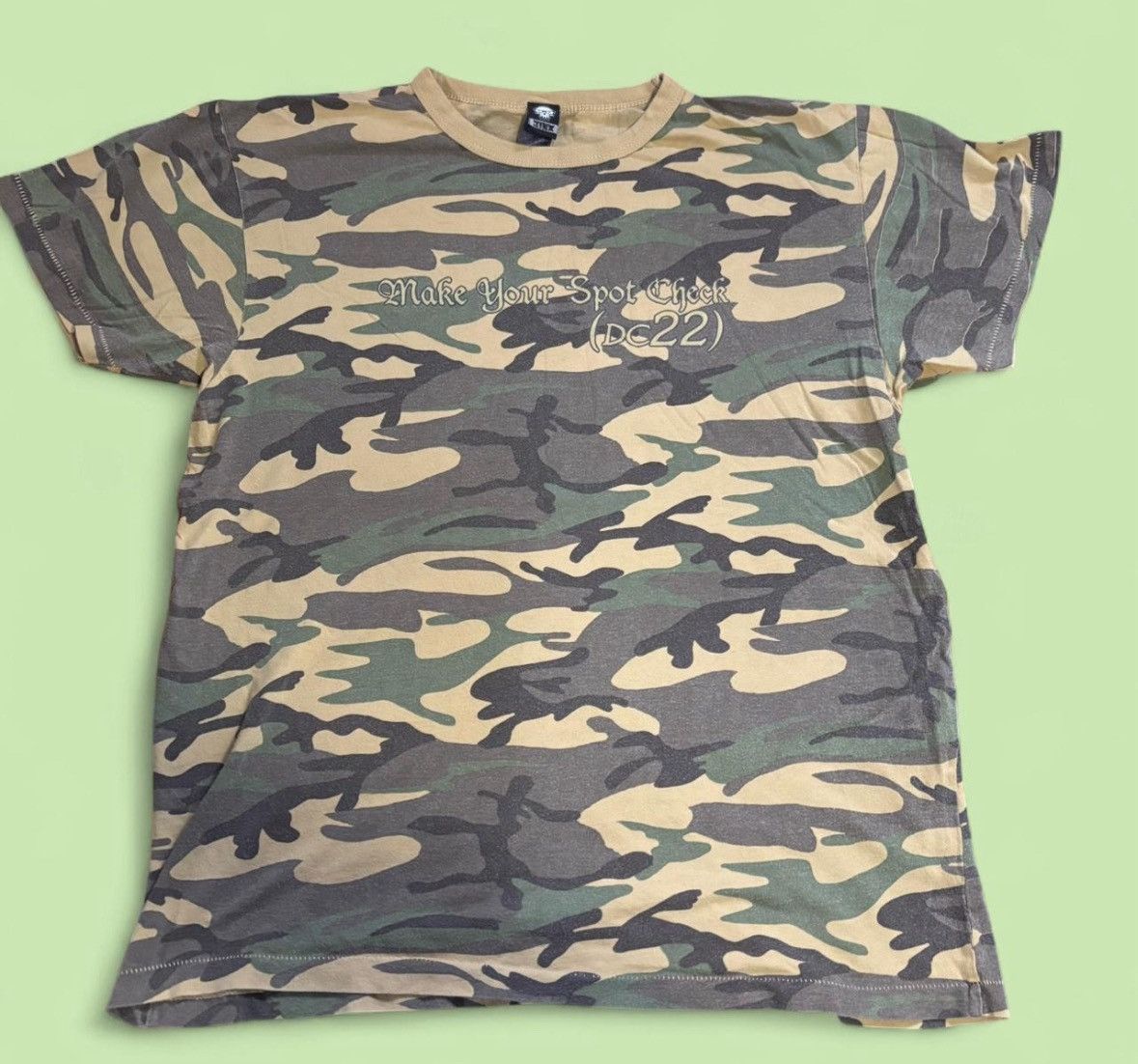 Vintage RARE Size M Dungeons and Dragons Camo Shirt Size US M / EU 48-50 / 2 - 3 Thumbnail