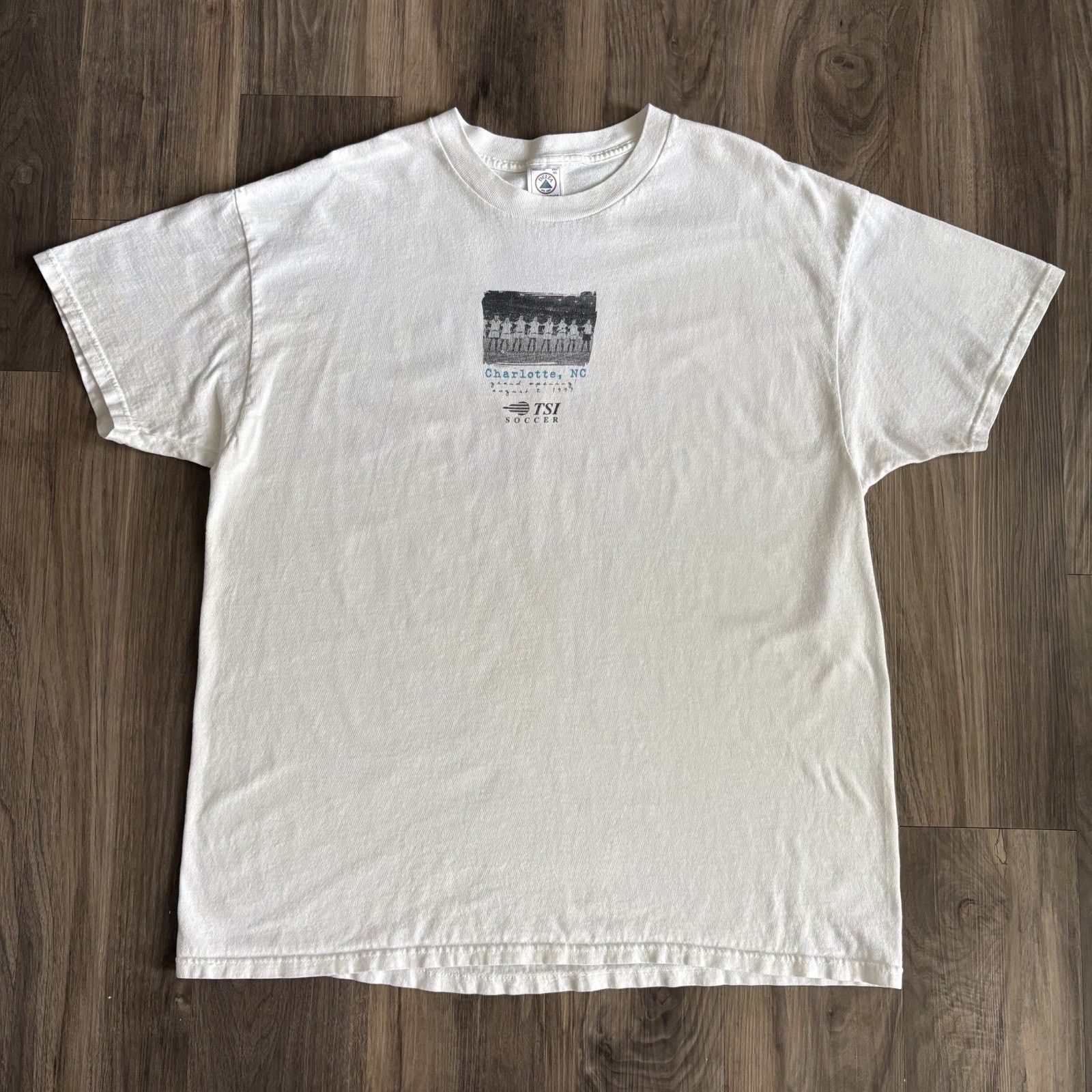 Vintage Vintage Soccer T-Shirt Men's Size XL White 1997 Size US XL / EU 56 / 4 - 2 Thumbnail