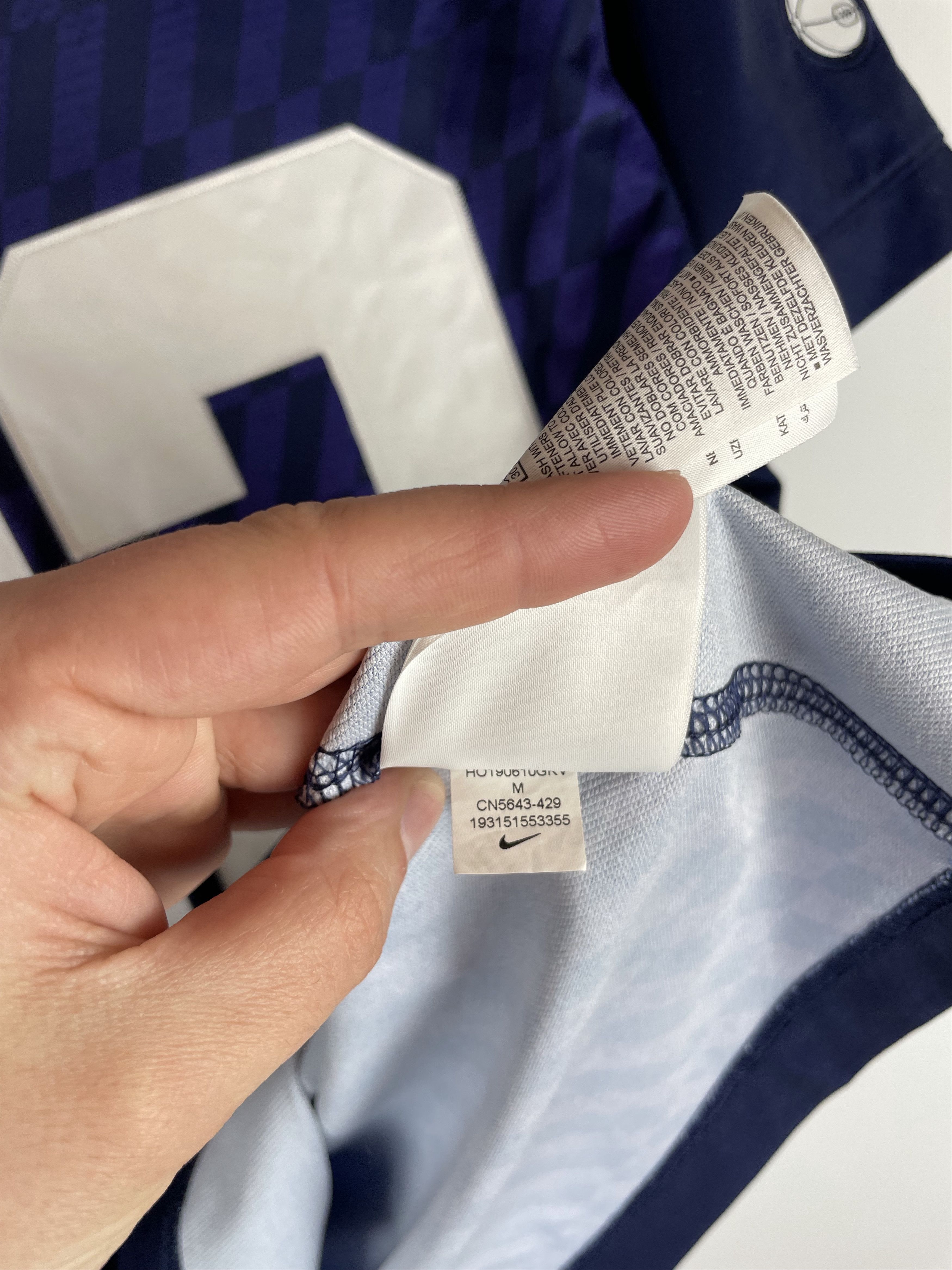 NFL Nike Tottenham Spurs soccer jersey Football rare 82 logo Size US M / EU 48-50 / 2 - 9 Thumbnail