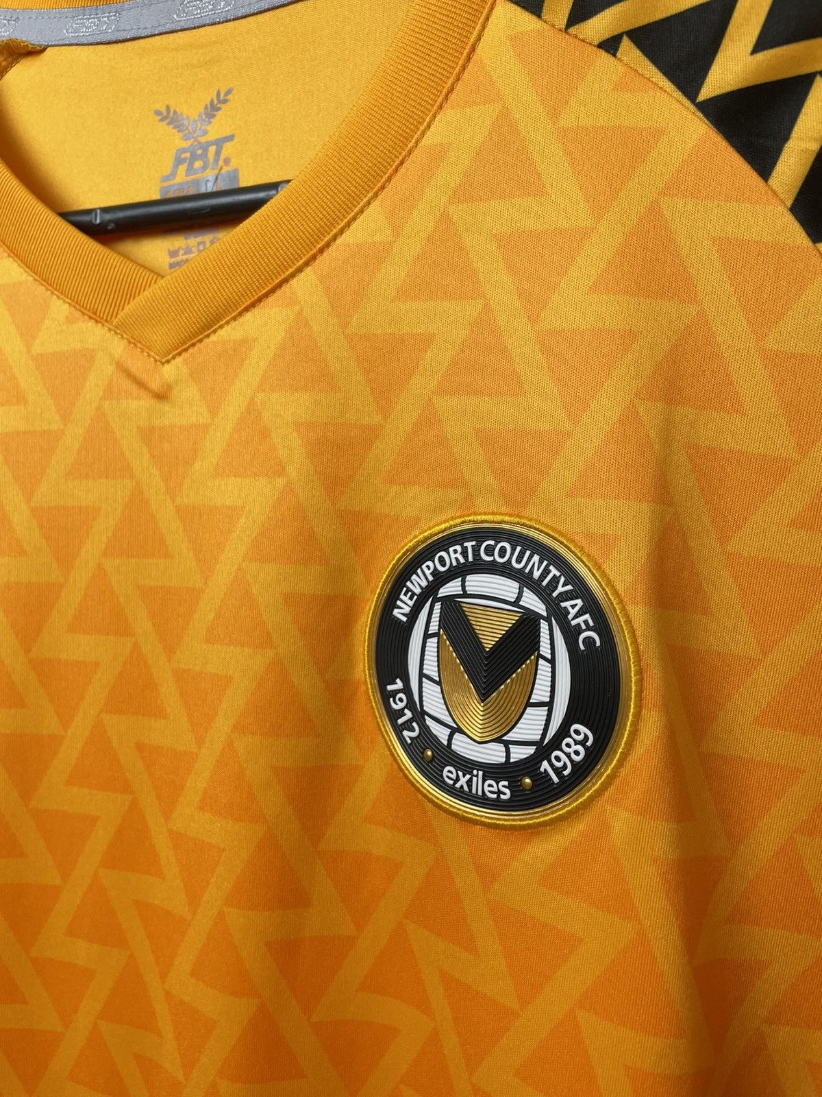 Other NEWPORT COUNTY AFC FBT SIZE M JERSEY SHIRT FOOTBAL Size US M / EU 48-50 / 2 - 3 Thumbnail