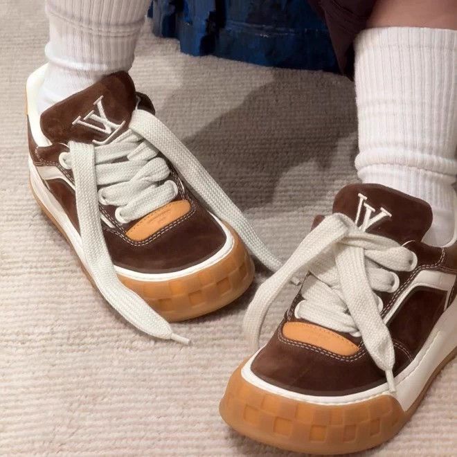 Louis Vuitton LV Louis Vuitton 25 NewSuede Low-Top Sneakers Brown 40.5 Size US 7 / EU 40 - 9 Thumbnail
