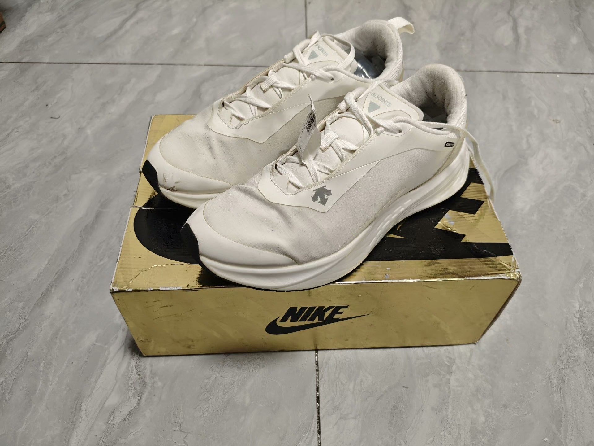 Descente Descente Reflective Multi Lowtop Sneakers 10 Men Size US 10 / EU 43 - 1 Thumbnail