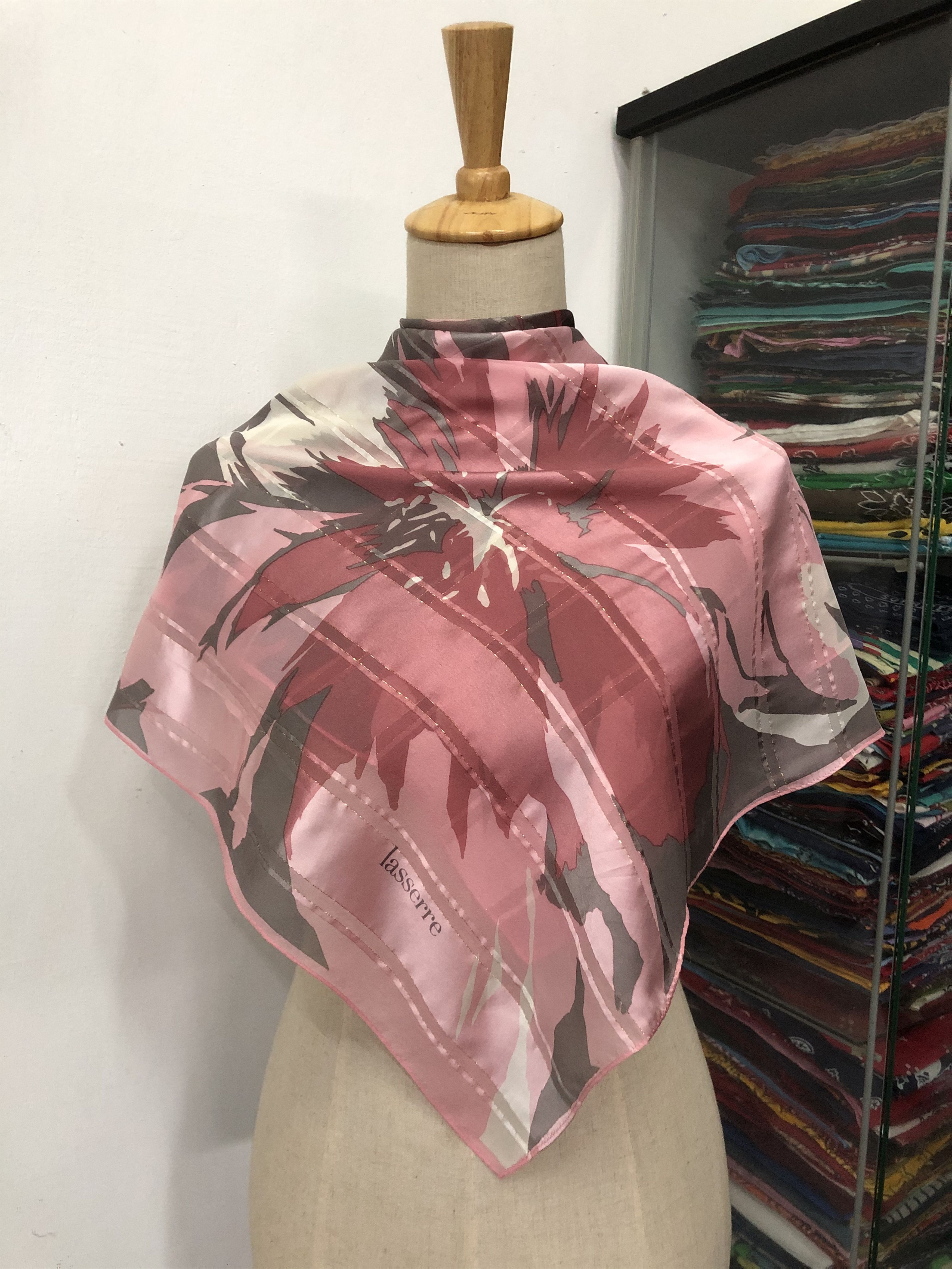 Vintage Vintage Iasserre Silk Scarf Size ONE SIZE - 1 Thumbnail