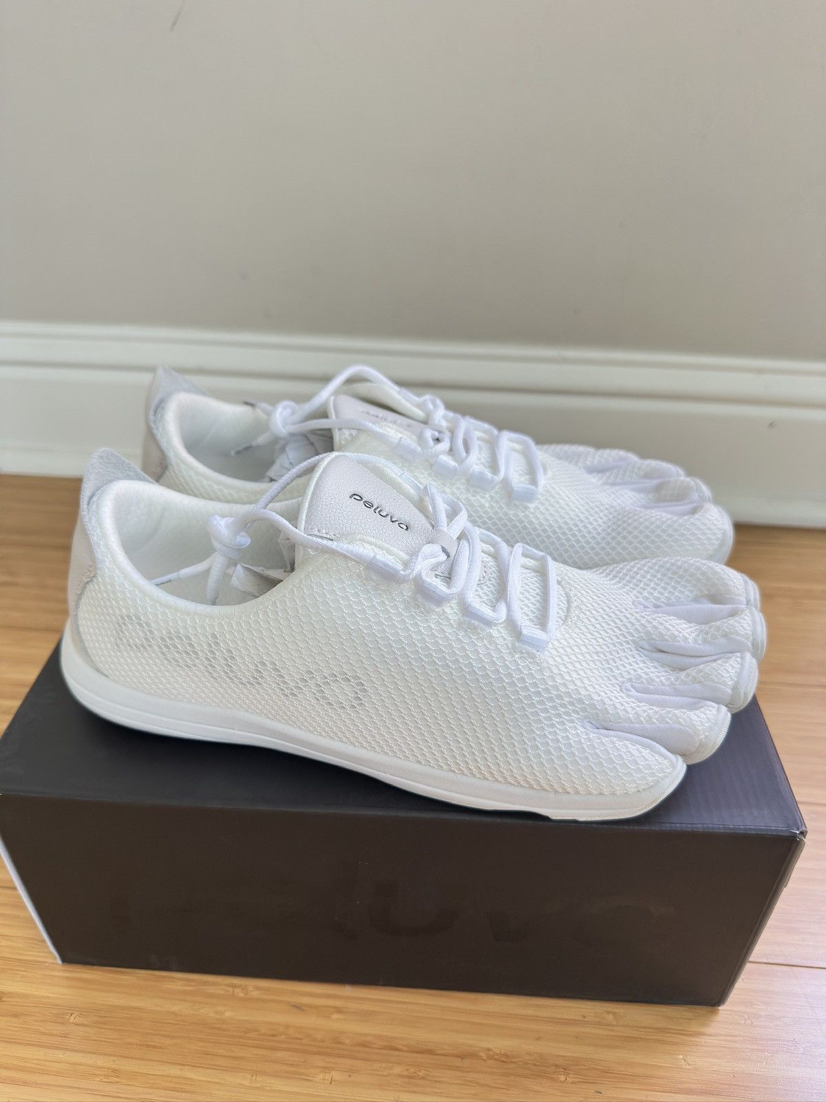 Other Peluva Strand Mesh Barefoot Five Toe Shoes White 10.5 Size US 10.5 / EU 43-44 - 1 Thumbnail