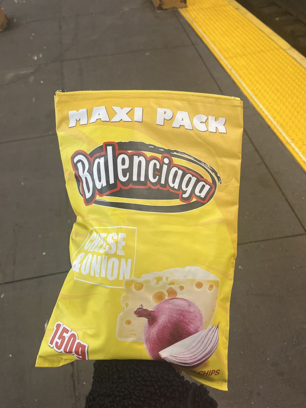 Balenciaga Chips Bag Maxi Pack Cheese & Onion Size ONE SIZE - 10 Thumbnail