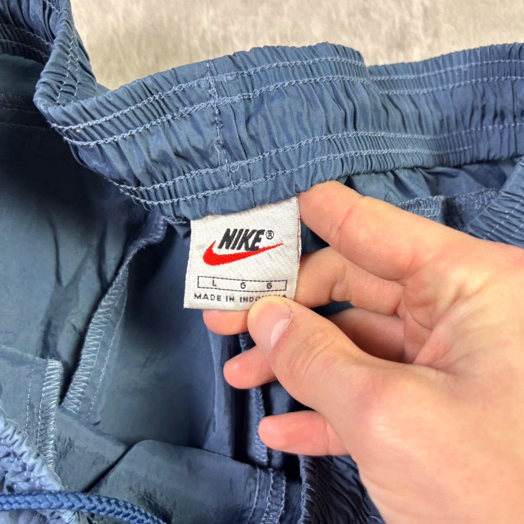 Nike VINTAGE Nike Windbreaker Track Pants Navy Blue L Unisex Adults Nike Swingman Taffeta Water Resistant Windproof Elastic Drawstring Inseam 29 in stb Size US 33 - 6 Thumbnail