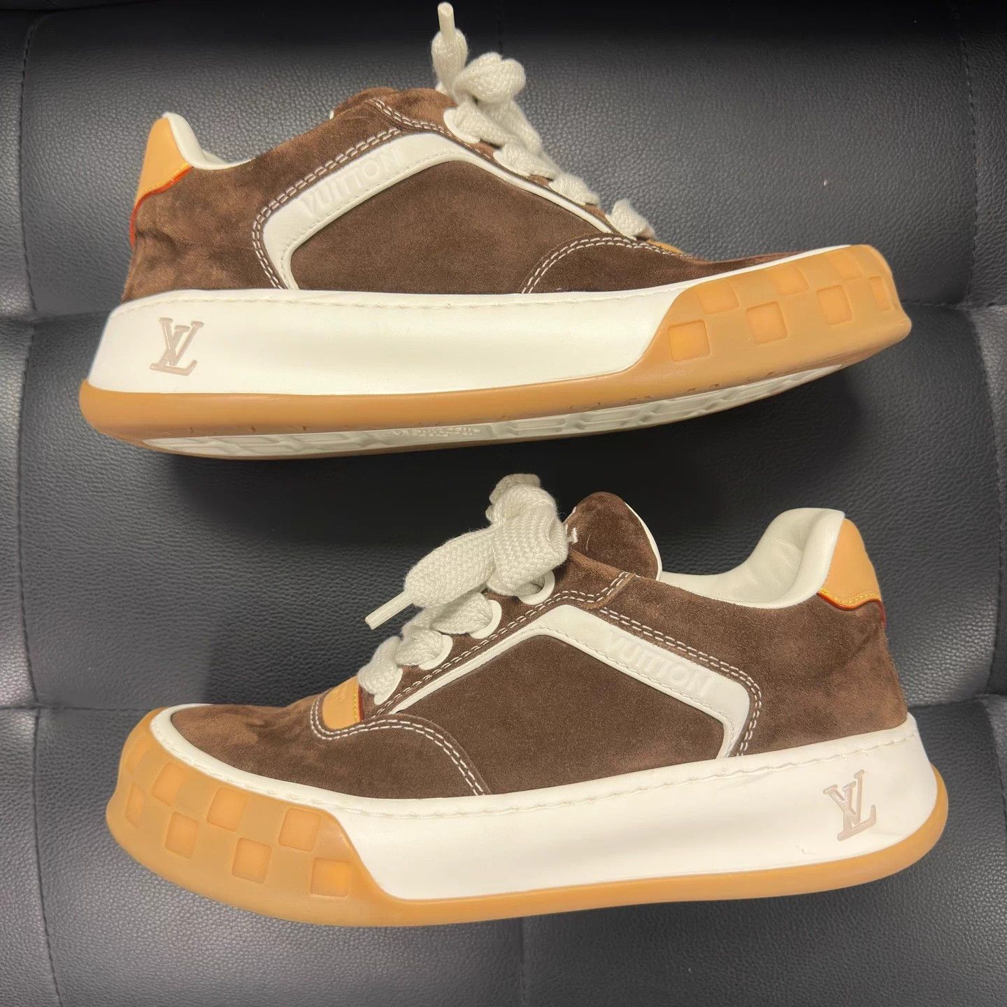 Louis Vuitton LV Louis Vuitton 25 NewSuede Low-Top Sneakers Brown 40.5 Size US 7 / EU 40 - 3 Thumbnail